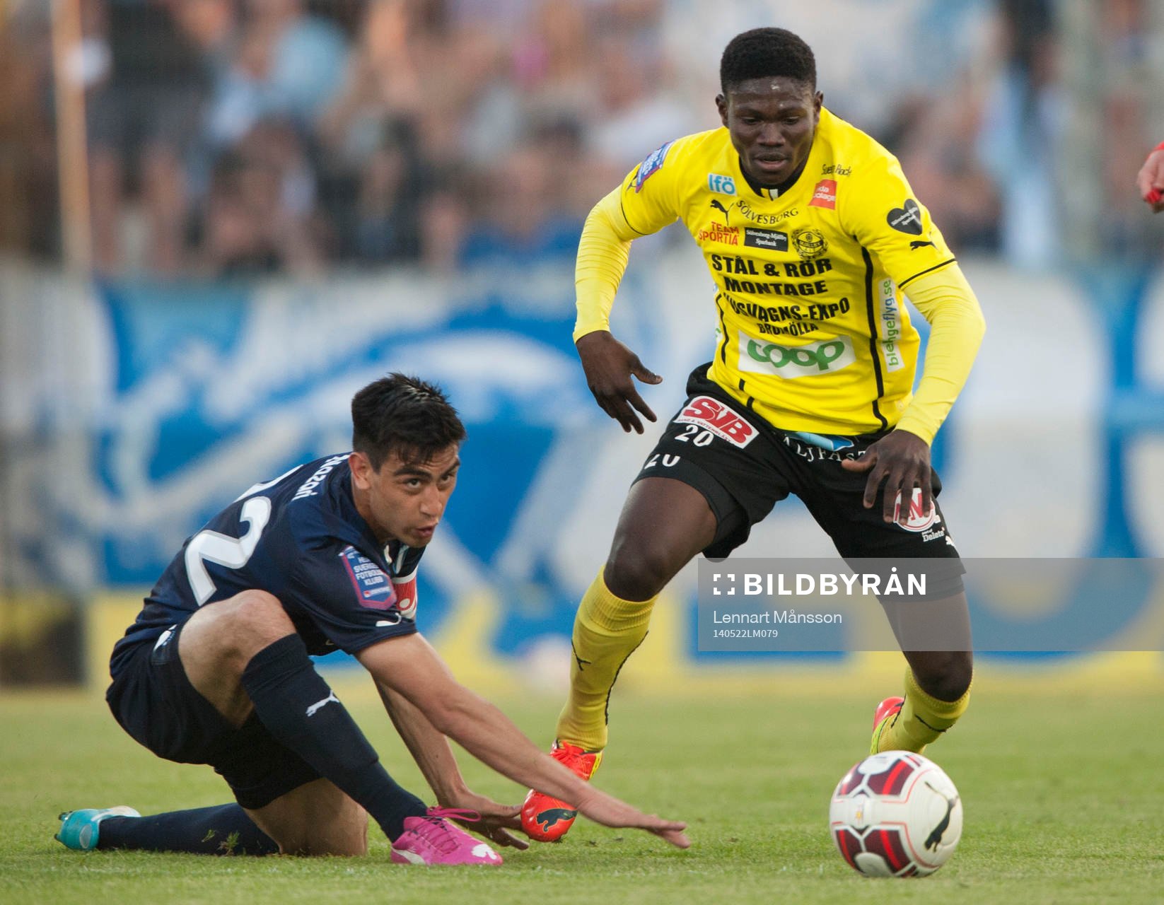 Malmös Amin Nazari och Mjällbys Kwame Bonsu i