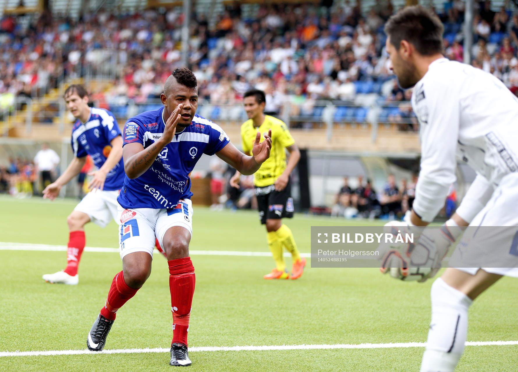 Åtvidabergs Ricardo Santos och Halmstads målvakt Stojan