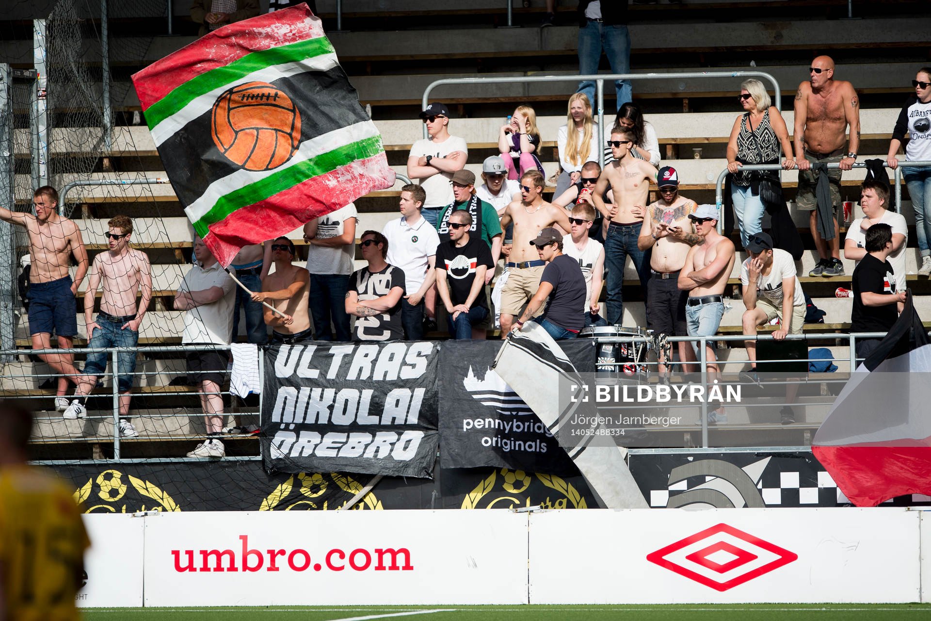 Örebros supportrar på läktaren