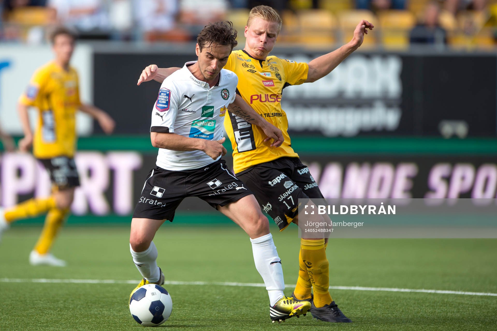 Örebros Nordin Gerzic och Elfsborgs Per Frick under fotbollsmatchen i Allsvenskan mellan IF Elfsborg och Örebro SK den 24 maj 2014 i Borås.