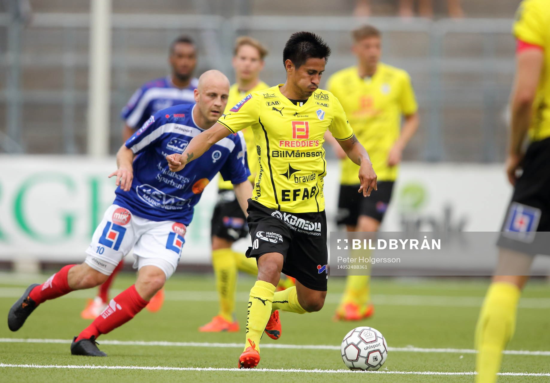 Åtvidabergs Daniel Sjölund och Halmstads Antonio Rojas