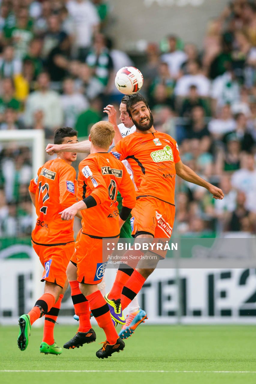 Hammarbys Johan Persson i en nickduell med Varbergs Ali Sinan Ayranci under fotbollsmatchen i Superettan mellan Hammarby och Varberg den 24 Maj 2014 i Stockholm.