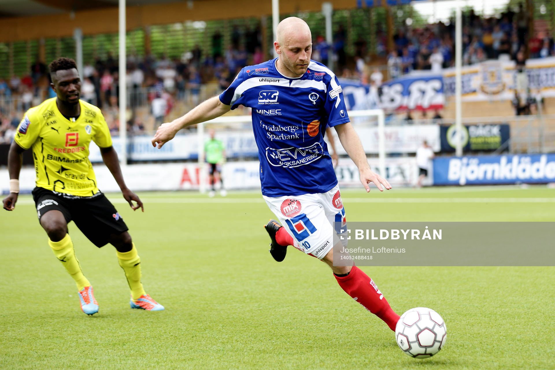 Åtvidabergs Daniel Sjölund med bollen