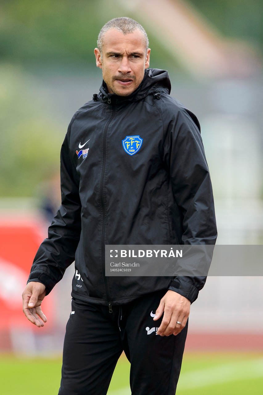 Falkenbergs tränare Henrik Larsson