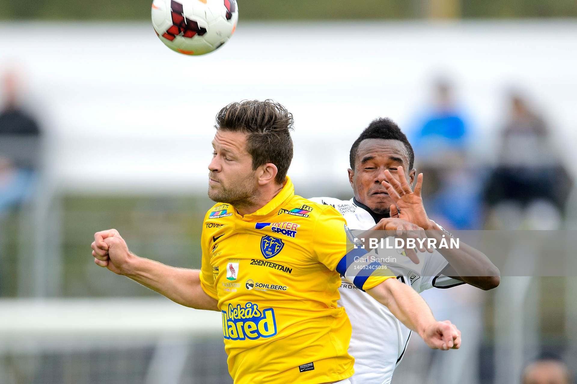 Nickduell mellan Falkenbergs David Svensson och Häckens Nasiru Mohammed under fotbollsmatchen i allsvenskan mellan Falkenberg och Häcken den 24 maj 2014 i Falkenberg.