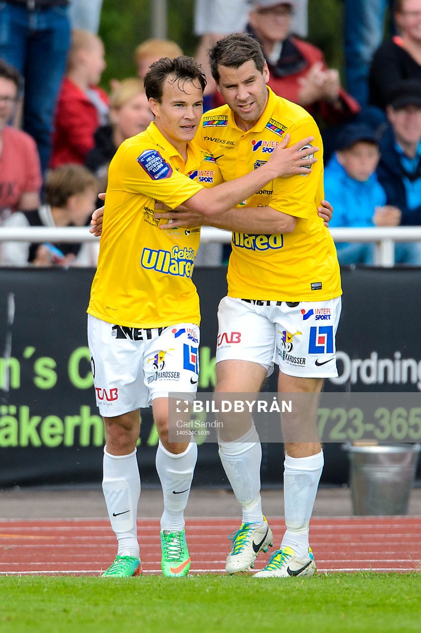 Falkenbergs Anton Wede och Stefan Rodevåg jublar