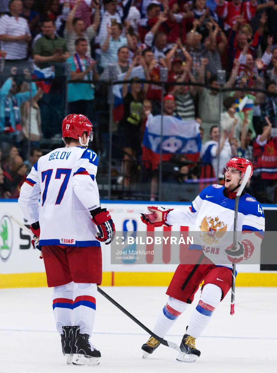 Rysslands Anton Belov och Yegor Yakovlev jublar