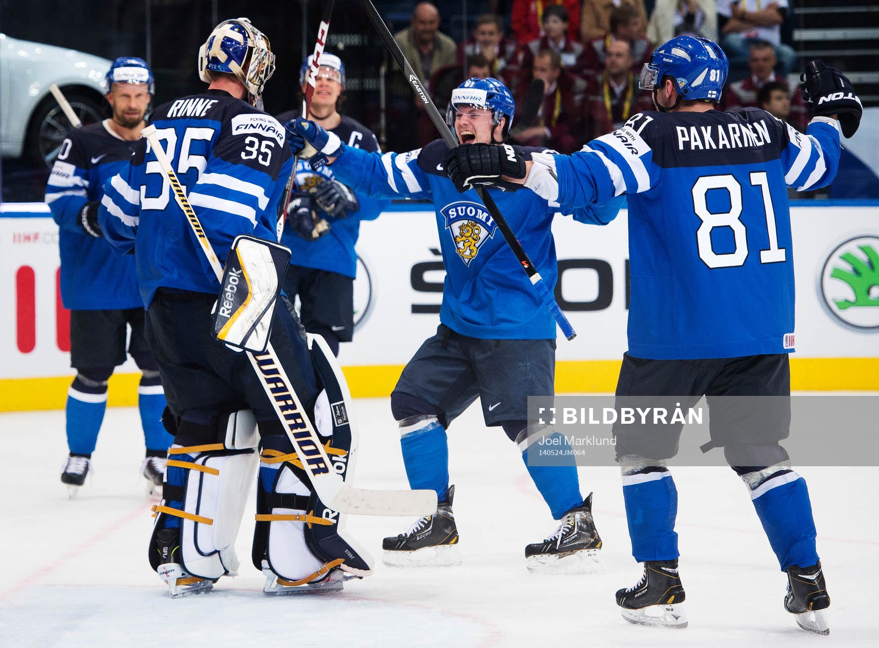 Finlands målvakt Pekka Rinne jublar