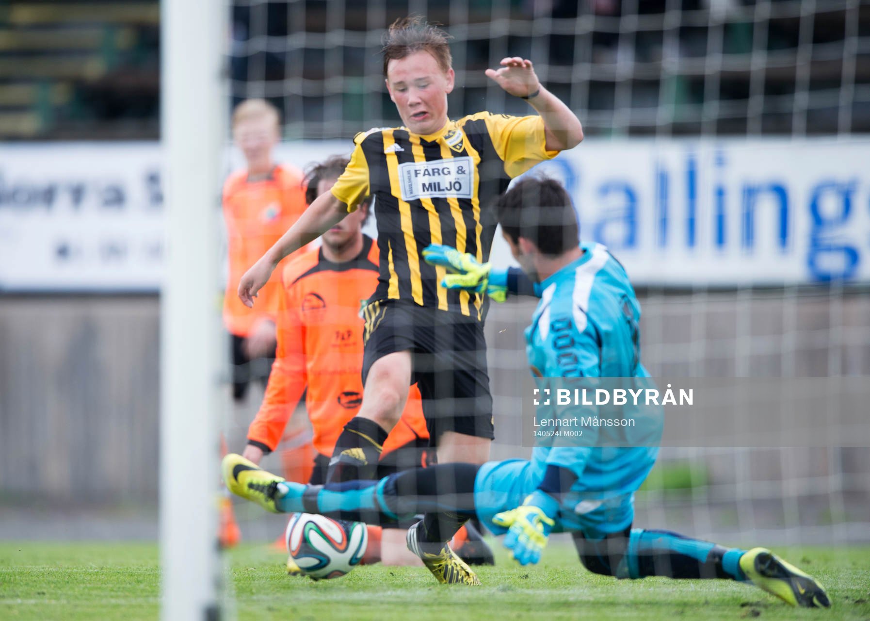 IFK Hässleholms 14-årige Theo Ekström gör 2-0 i matchen