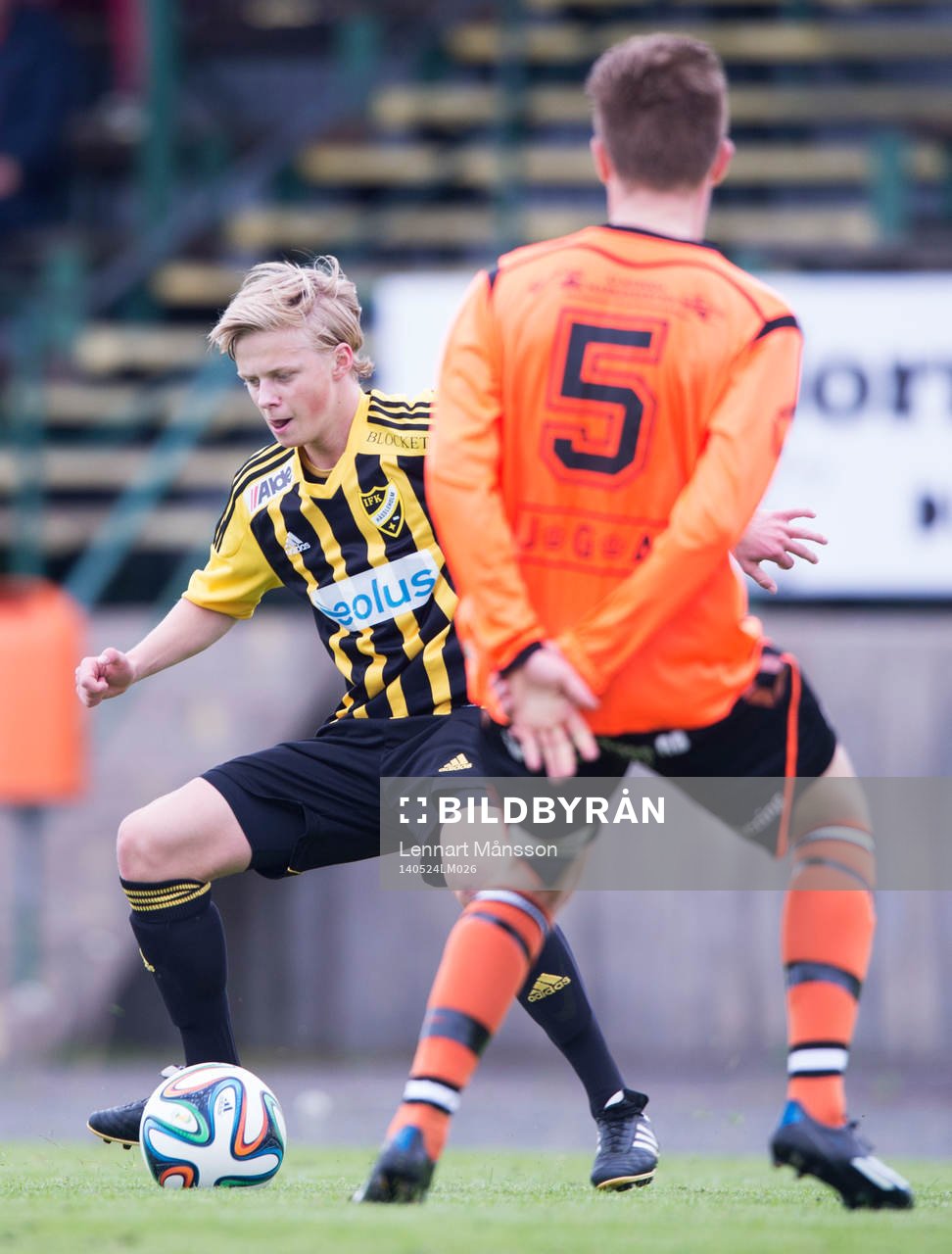 IFK Hässleholms Philip Bengtsson i matchen i division 111 mellan IFK Hässleholm och Älmeboda/Linneryd i Hässleholm 24 maj 2014.