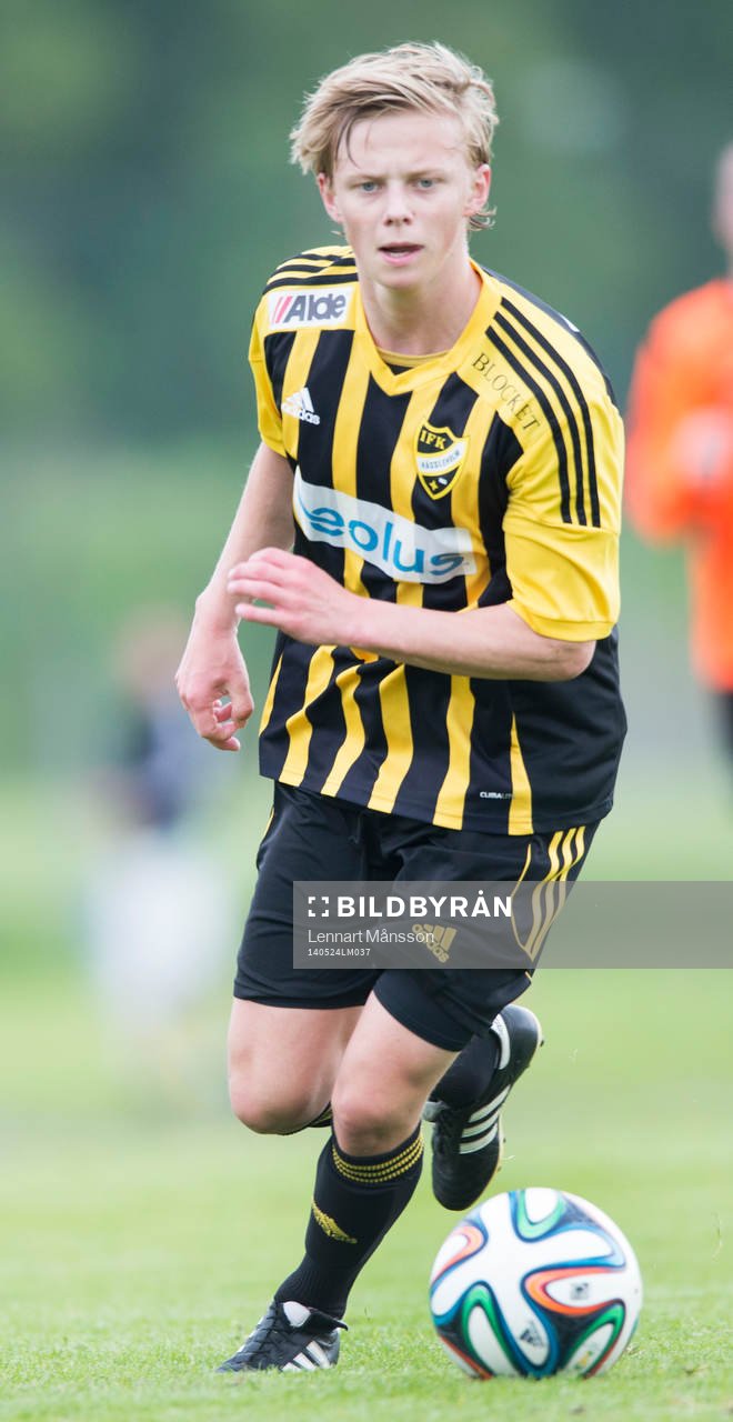 IFK Hässleholms Philip Bengtsson i matchen i division 111