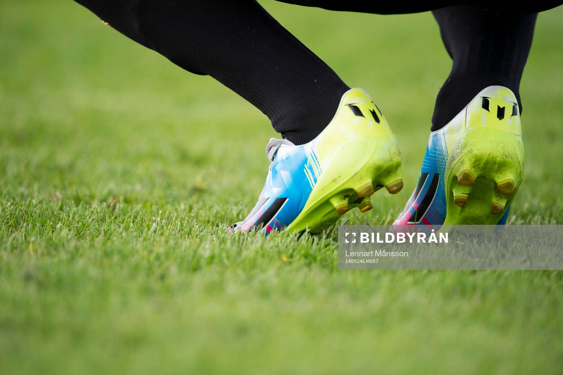 Fotbollsskor Adidas i matchen i division 111 mellan IFK Hässleholm och Älmeboda/Linneryd i Hässleholm 24 maj  2014.