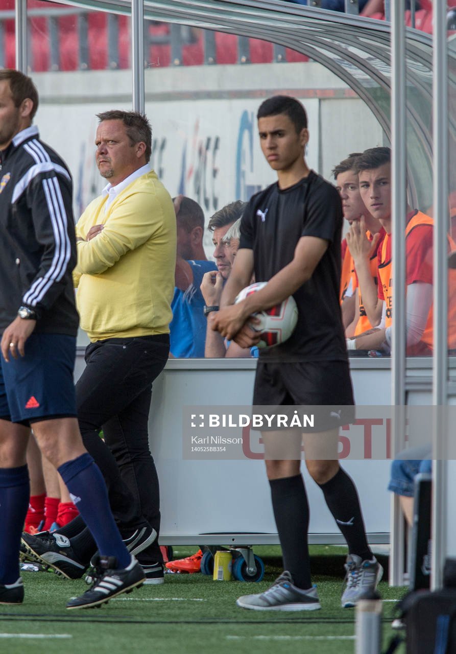 Helsingborgs tränare Roar Hansen under fotbollsmatchen i  i Allsvenskan mellan Kalmar och Helsingborg den 25 May 2014 i Kalmar.