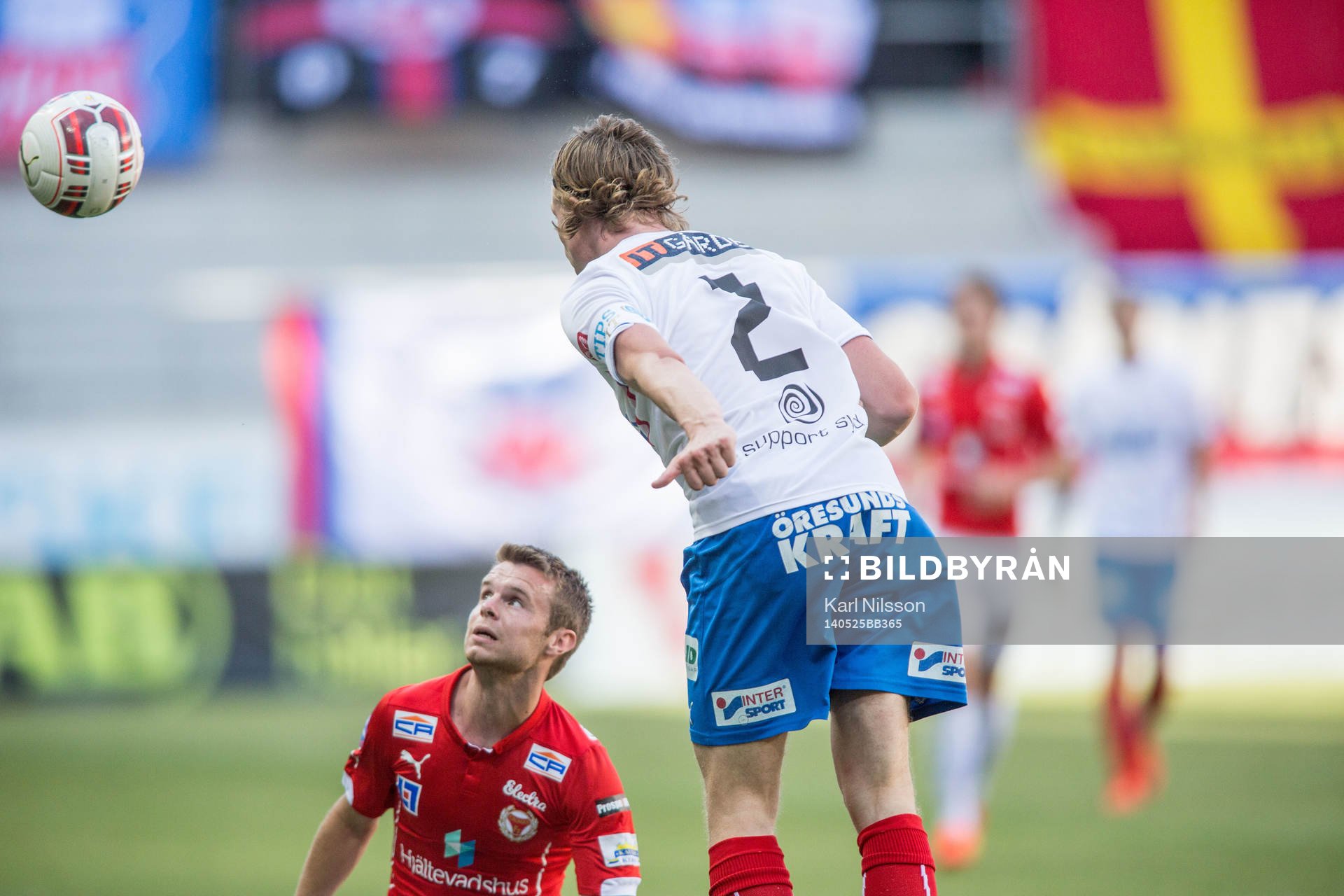 Kalmars Måns Söderqvist och Helsingborgs Carl Johansson under fotbollsmatchen i i Allsvenskan mellan Kalmar och Helsingborg den 25 May 2014 i Kalmar.