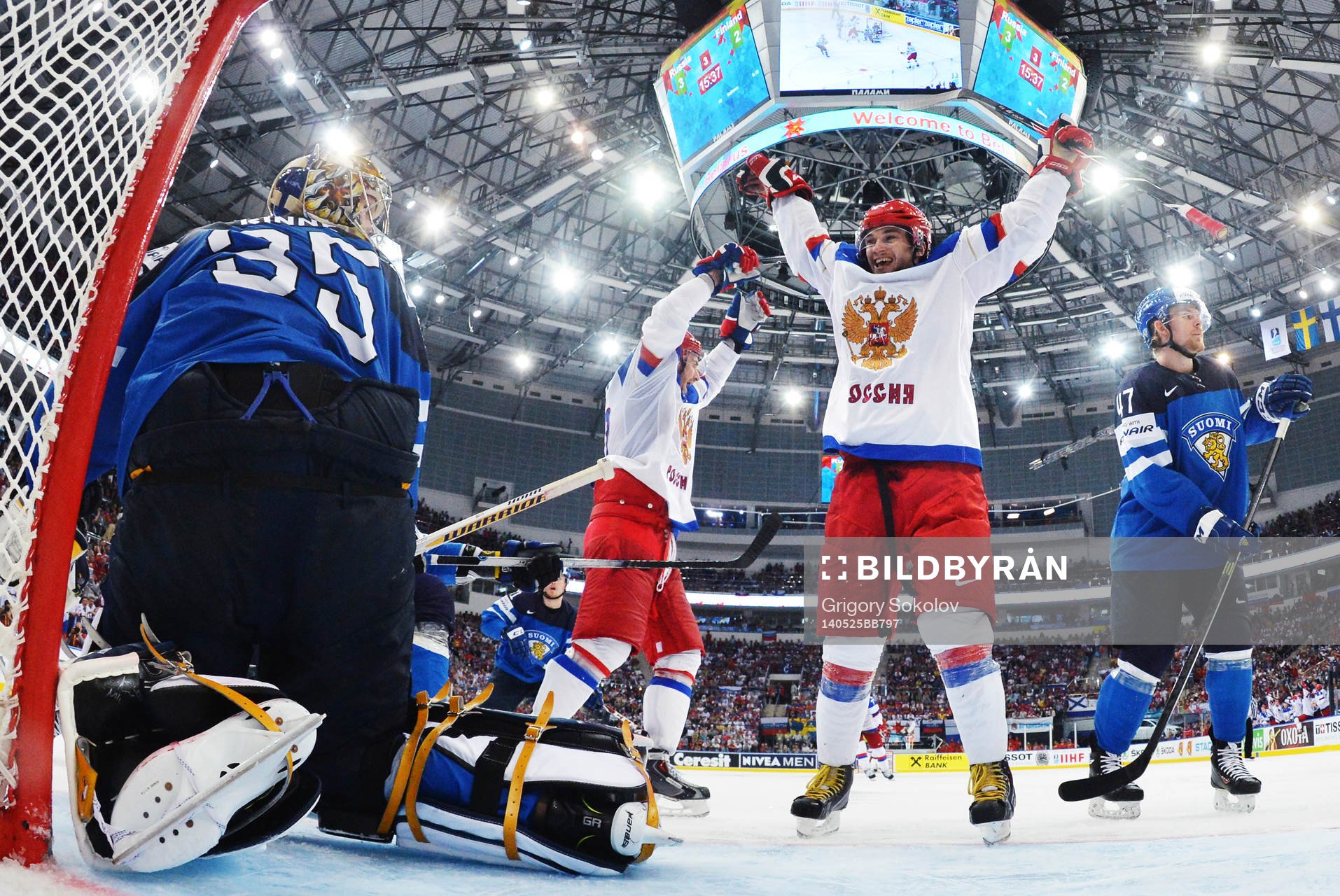 Rysslands Artyom Anisimov och Yegor Yakovlev jublar