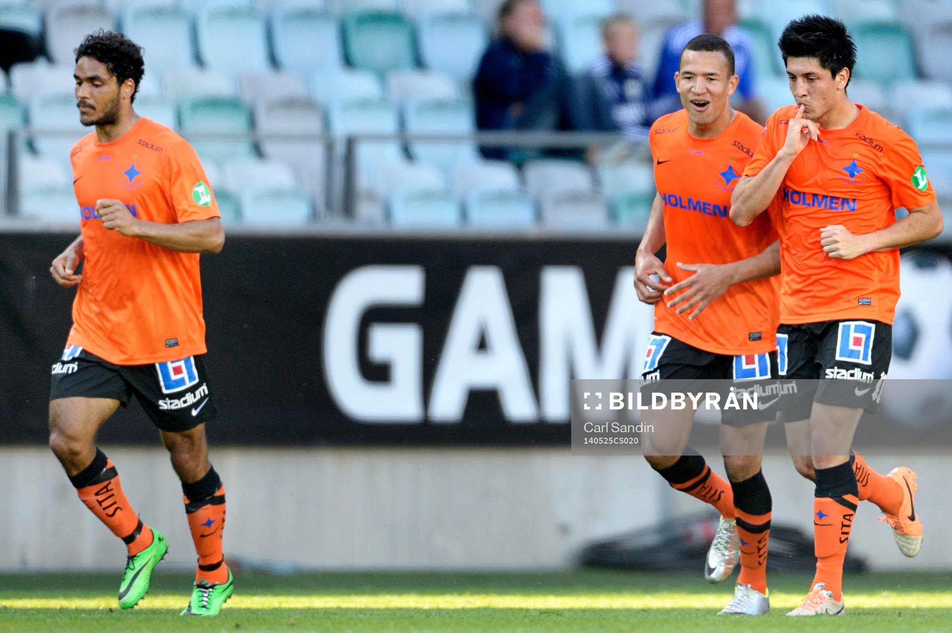 Norrköpings Christopher Meneses Barrantes (th) firar 2-1