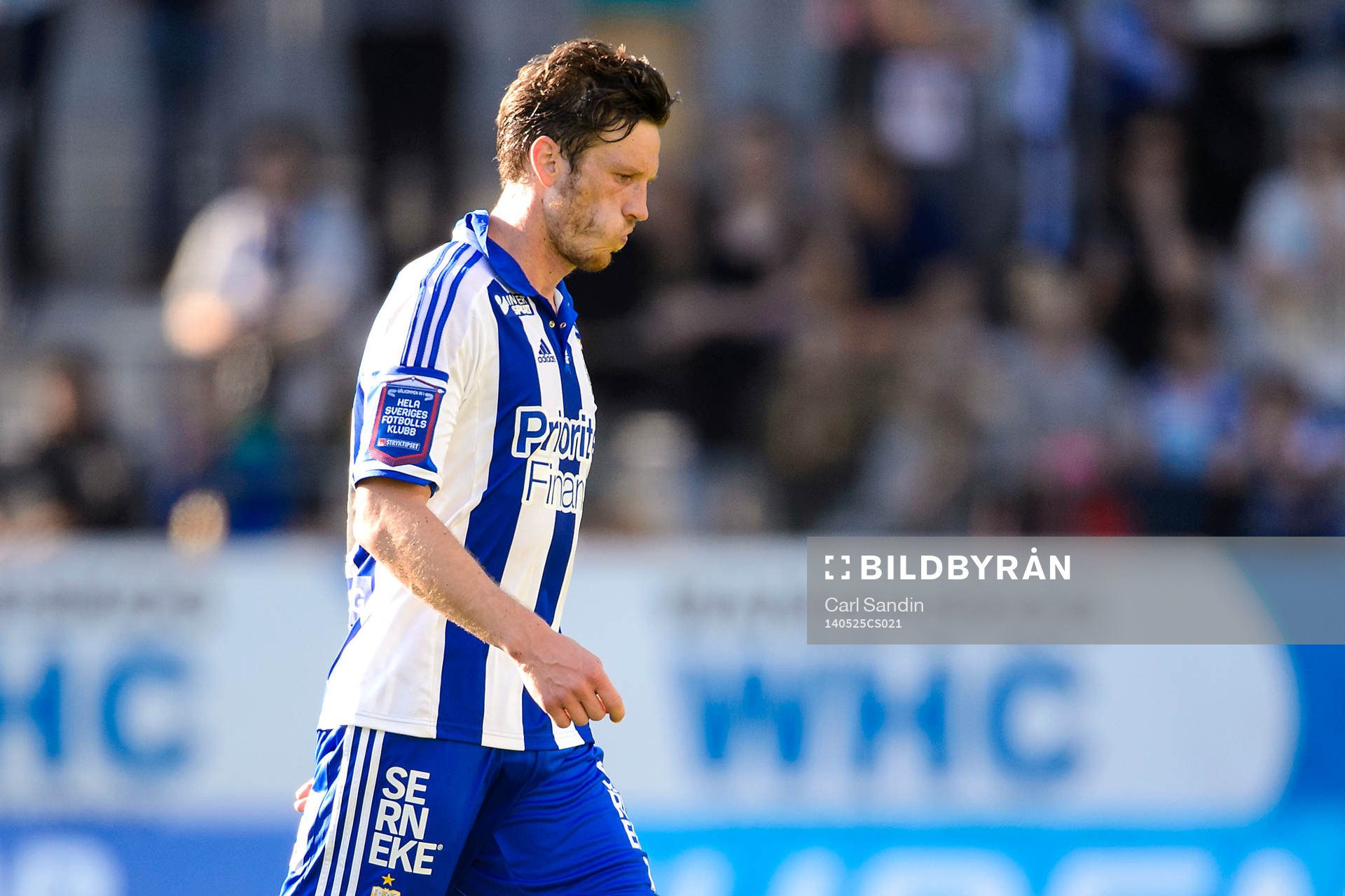IFK Göteborgs Gustav Svensson lämnar planen