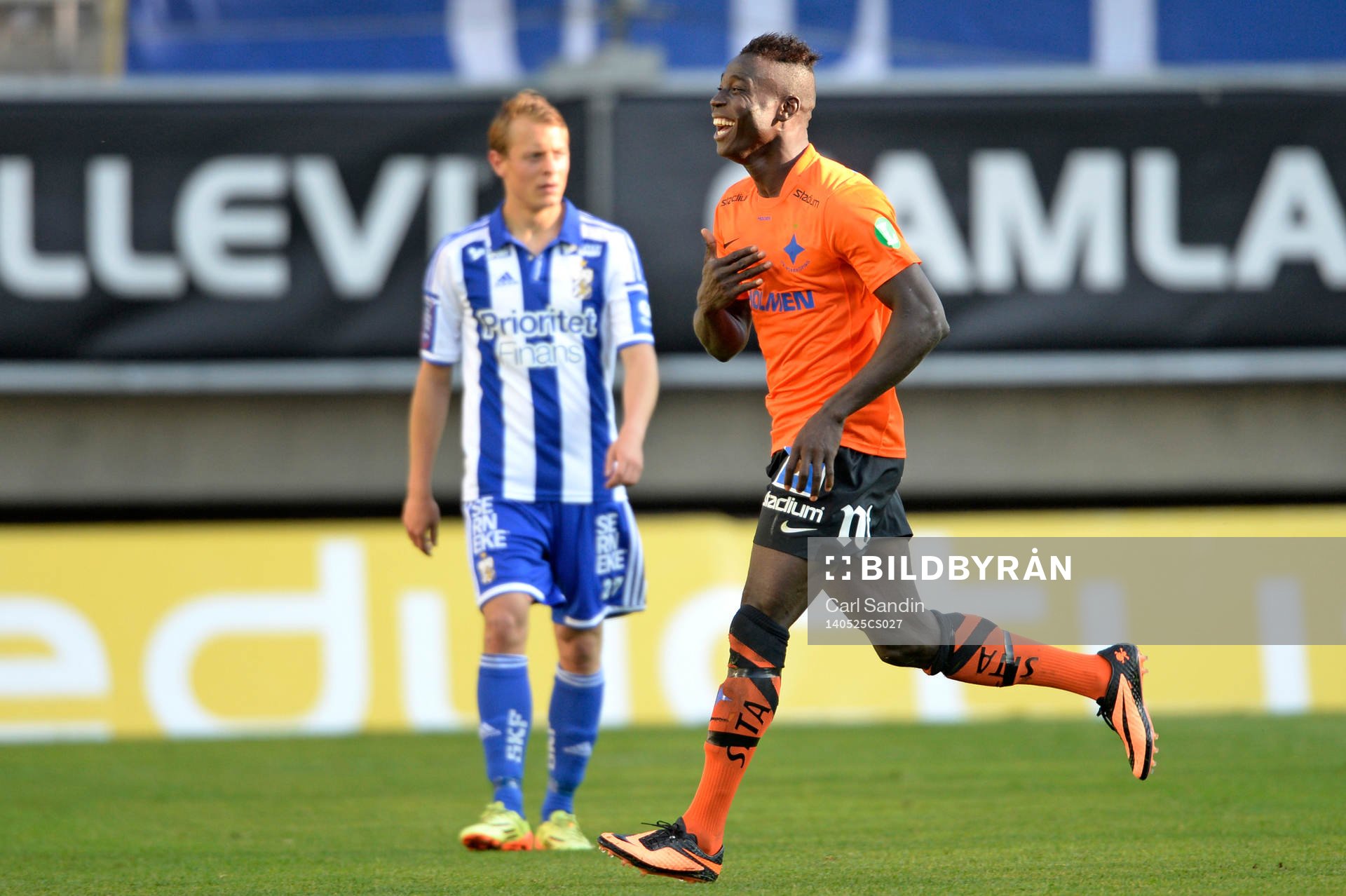 Norrköpings Alhaji Kamara firar