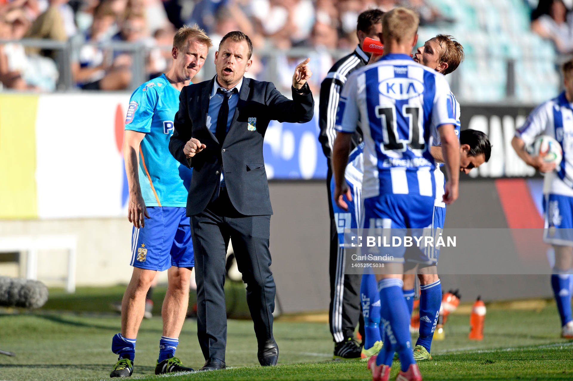 IFK Göteborgs tränare Mikael Stahre ger instruktioner