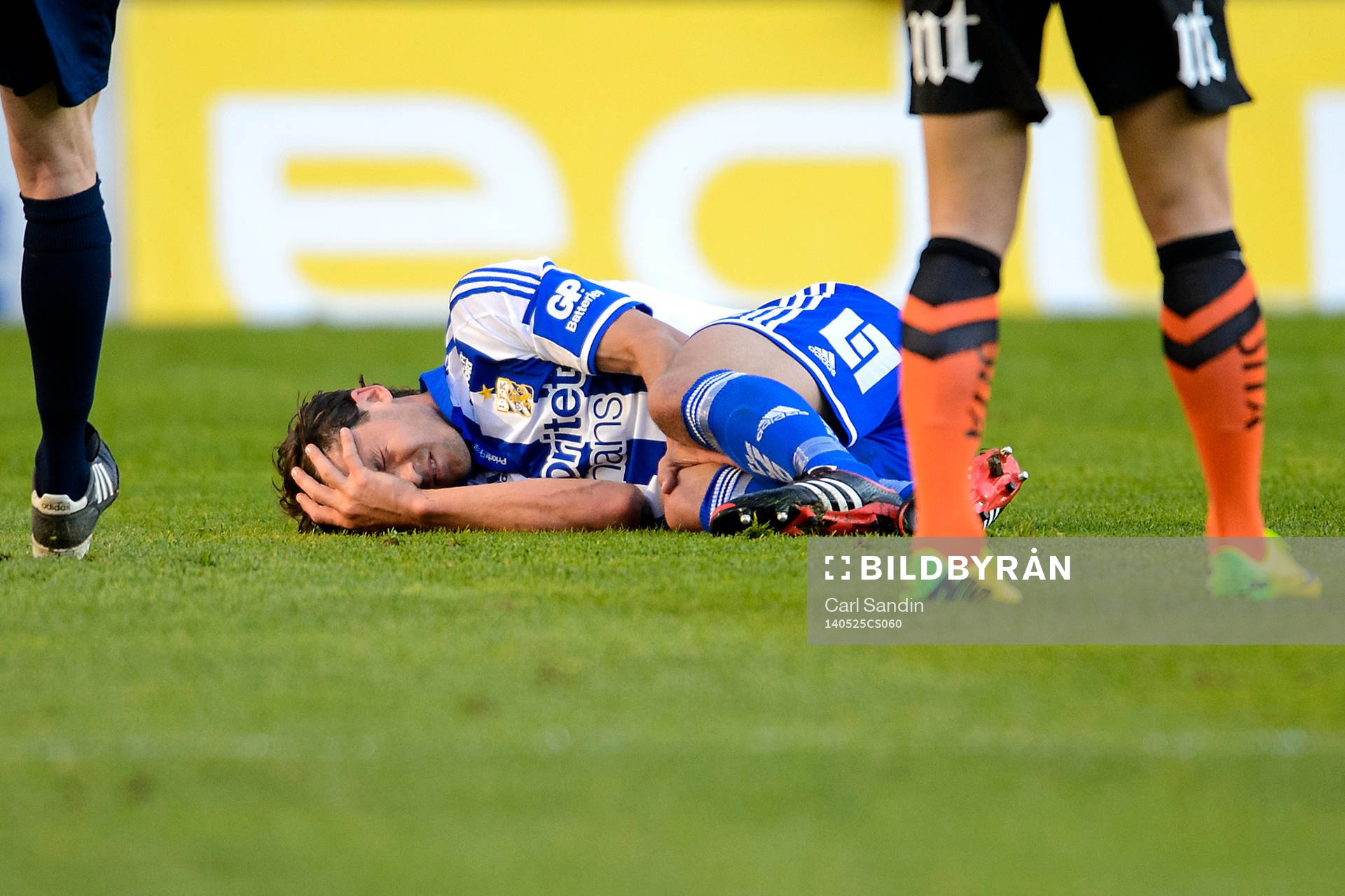 IFK Göteborgs Philip Haglund ligger skadad på planen