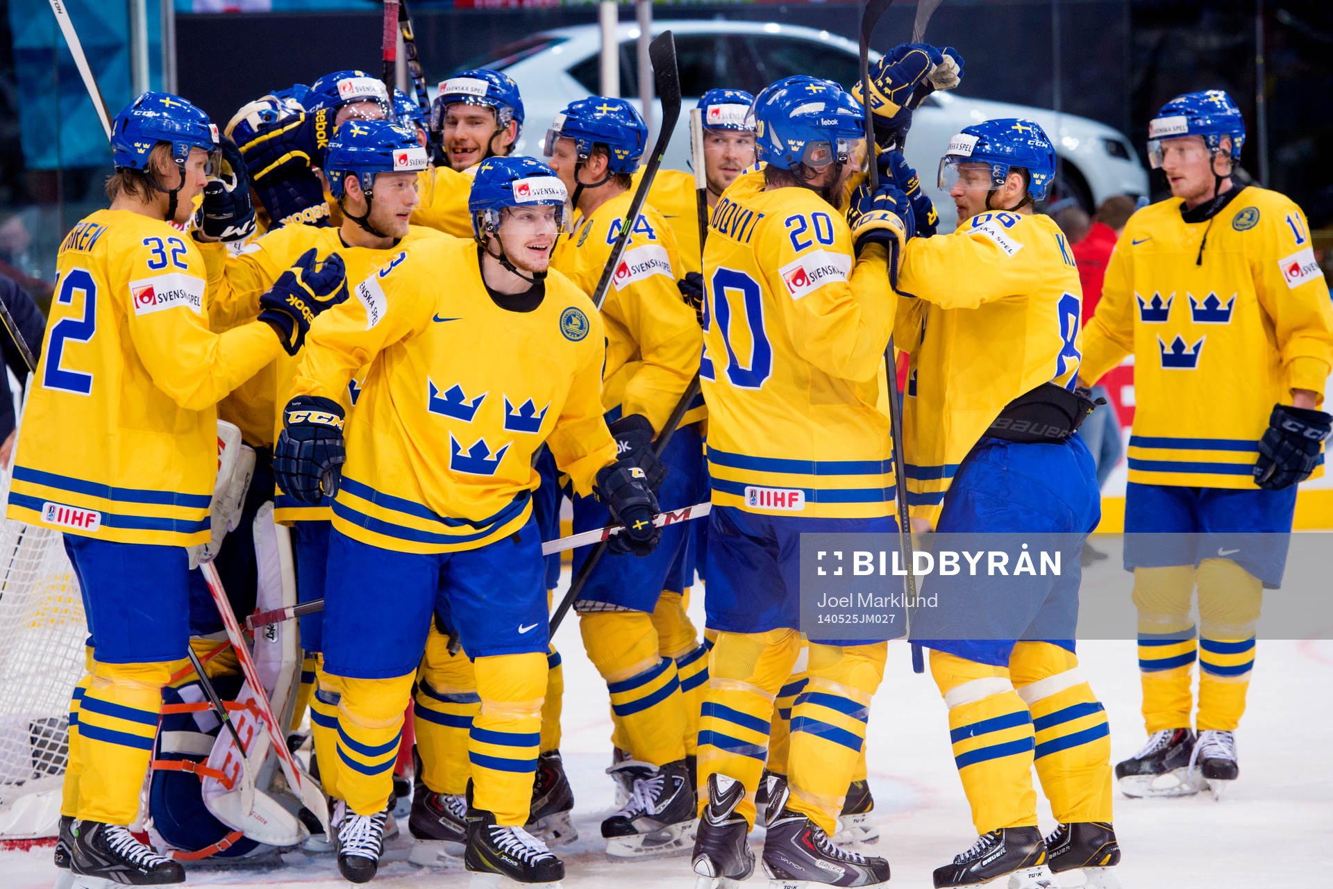 Sveriges spelare firar segern i bronsmatchen i ishockey-VM