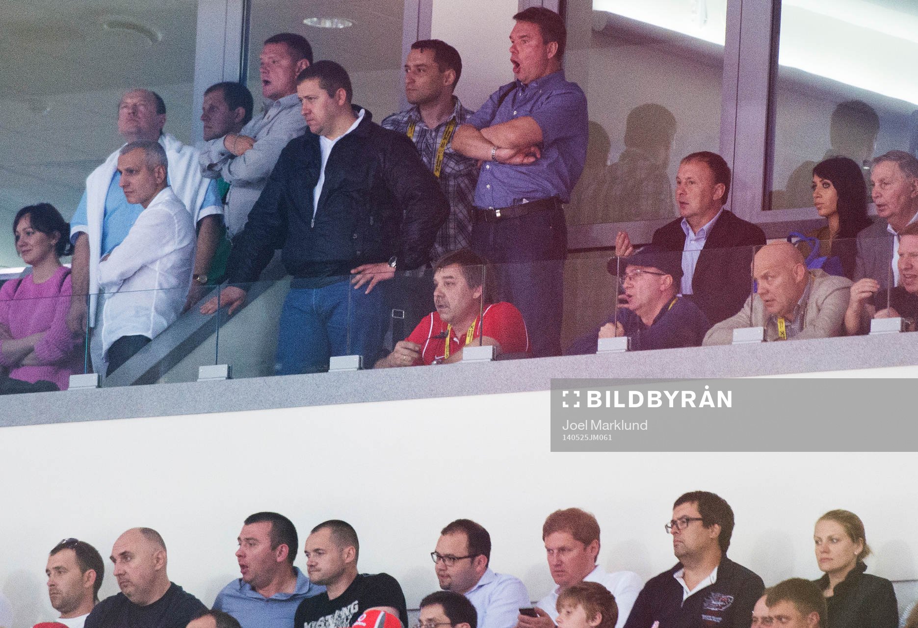 Rysslands avstängda förbundskapten Oleg Znarok följer