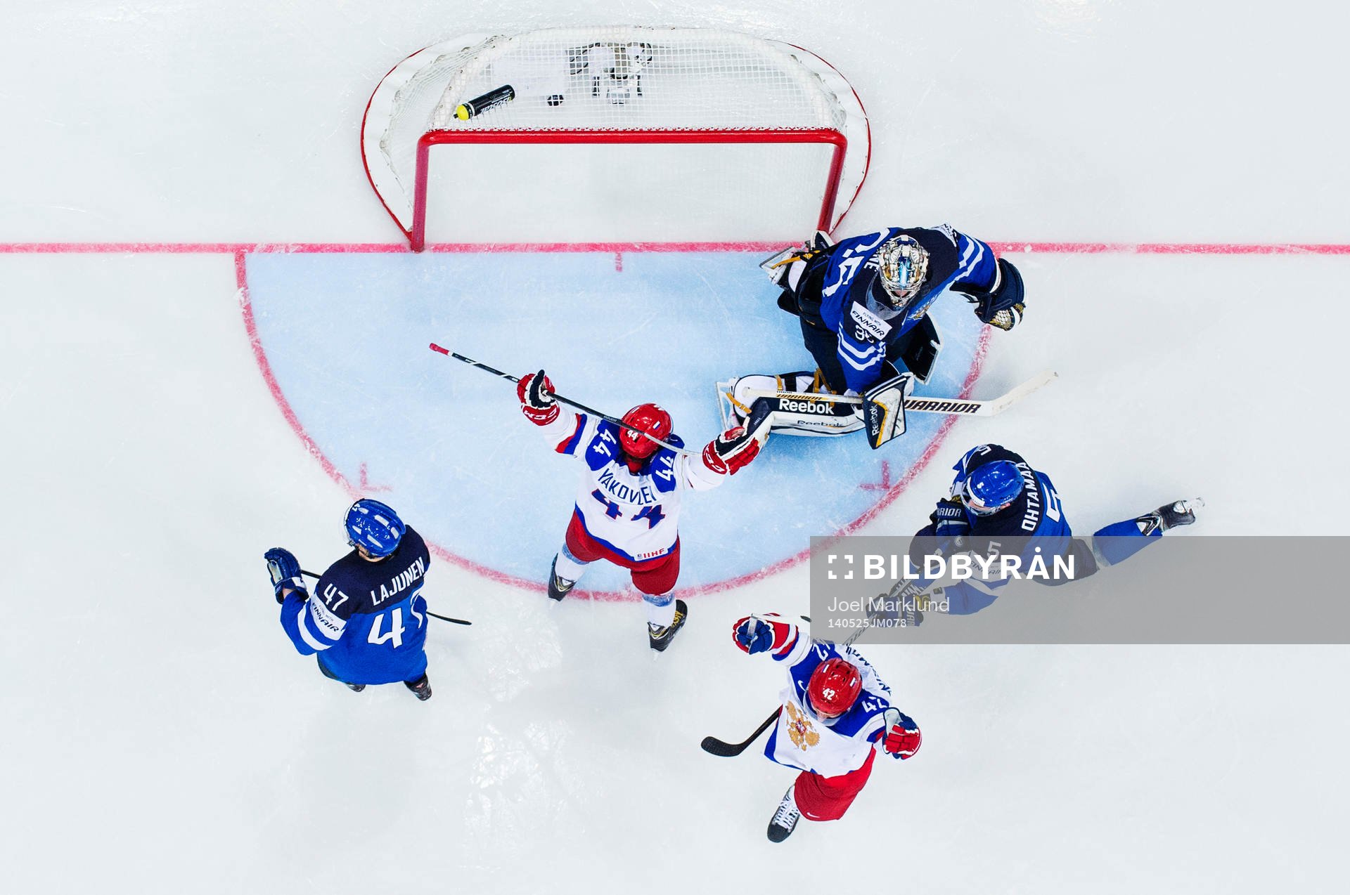 Rysslands Yegor Yakovlev och Artyom Anisimov jublar