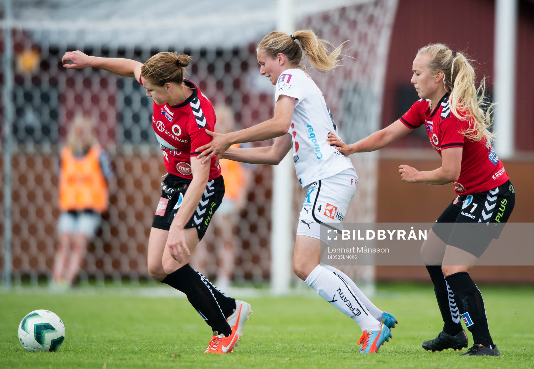 Knuff på knuff, Mia Carlsson, Lina Hurtig och Elisa
