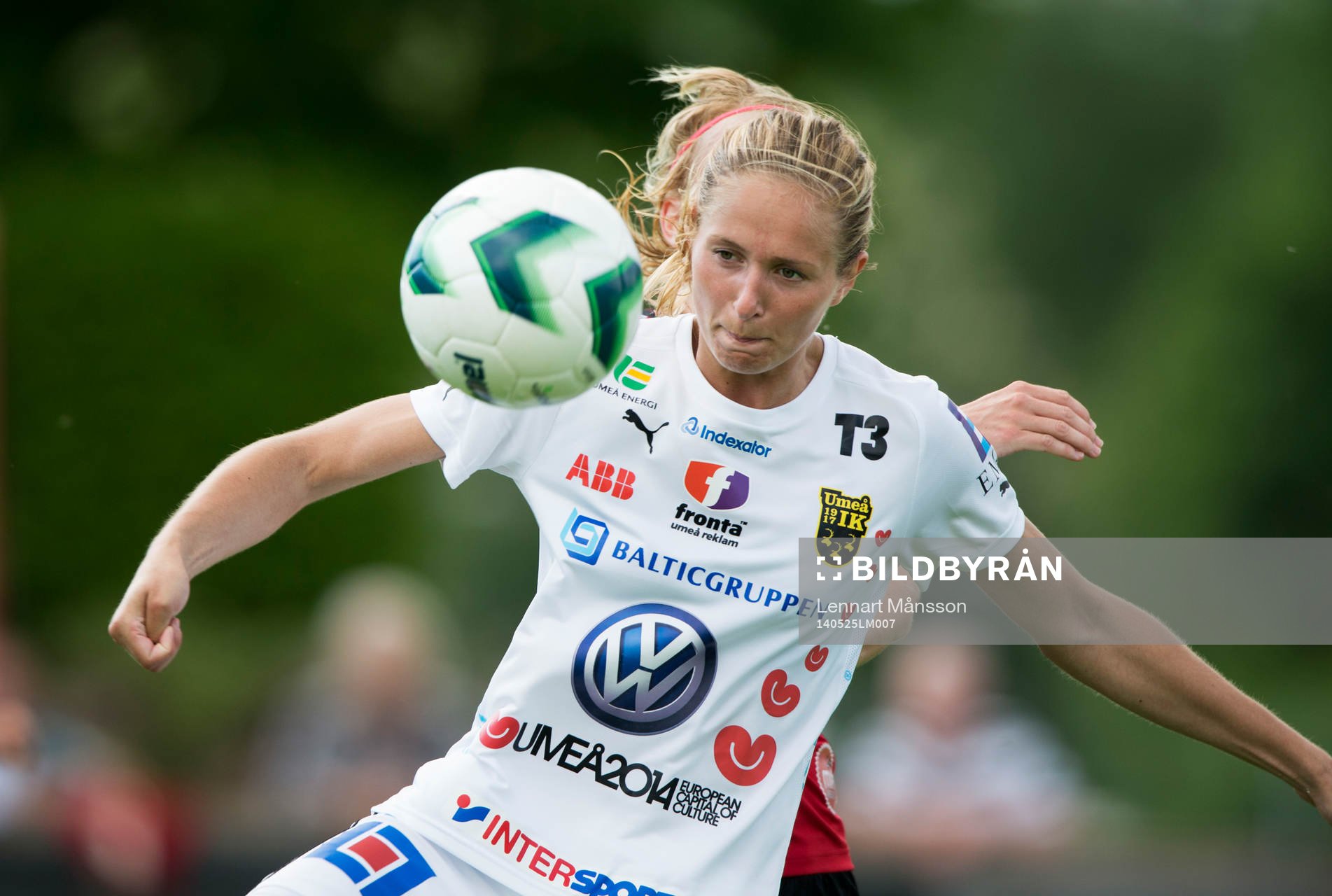 Umeås Emmelie Konradsson i matchen i damallsvenskan mellan