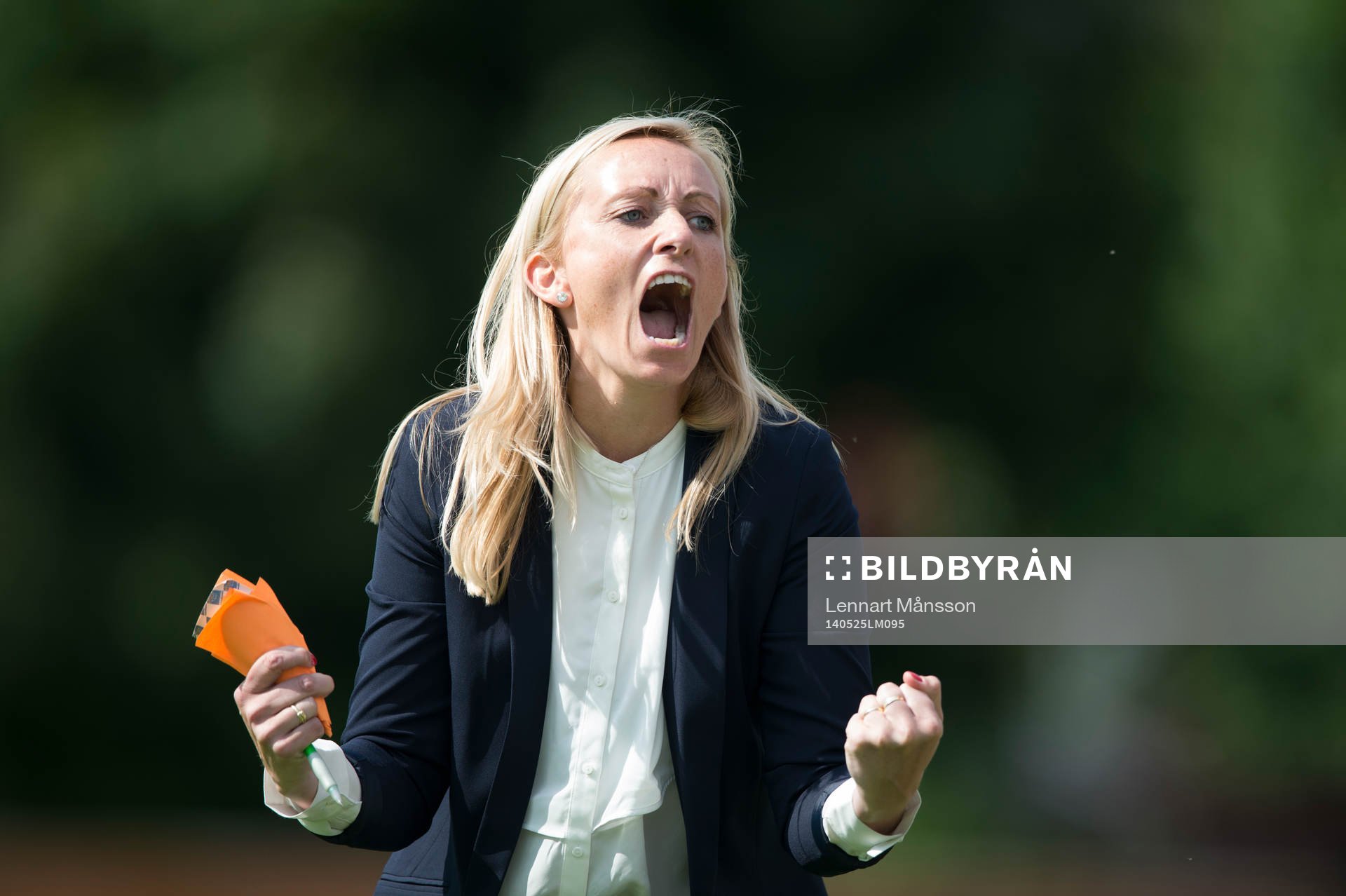 Kristianstads tränare Elisabet Gunnarsdottir jublar när slutsignalen ljuder i matchen i damallsvenskan mellan Kristianstad och Umeå i Kristianstad 25 maj 2014.