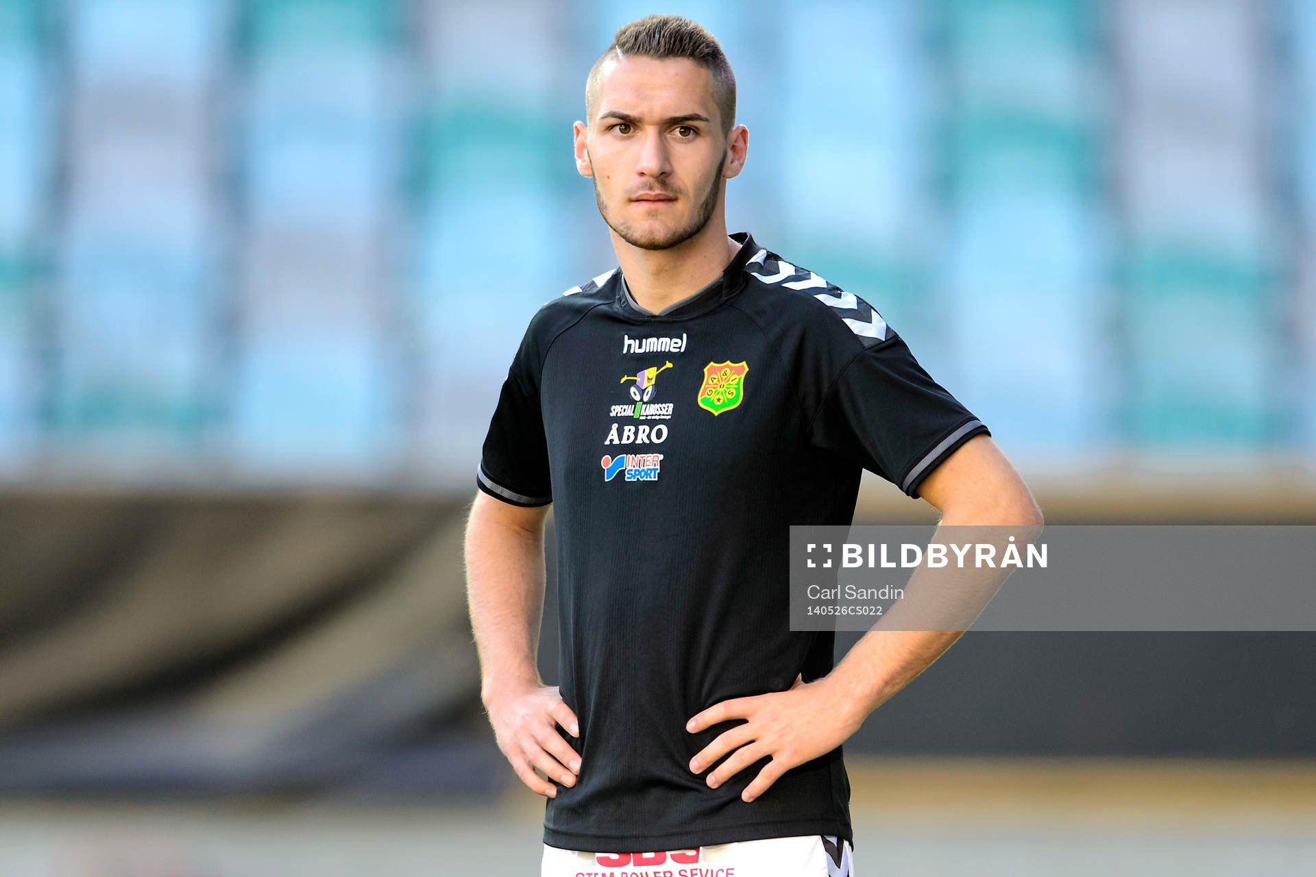 GAIS Shkelqim Krasniqi värmer upp innan fotbollsmatchen i superettan mellan GAIS och Östersund den 26 maj 2014 i Göteborg.