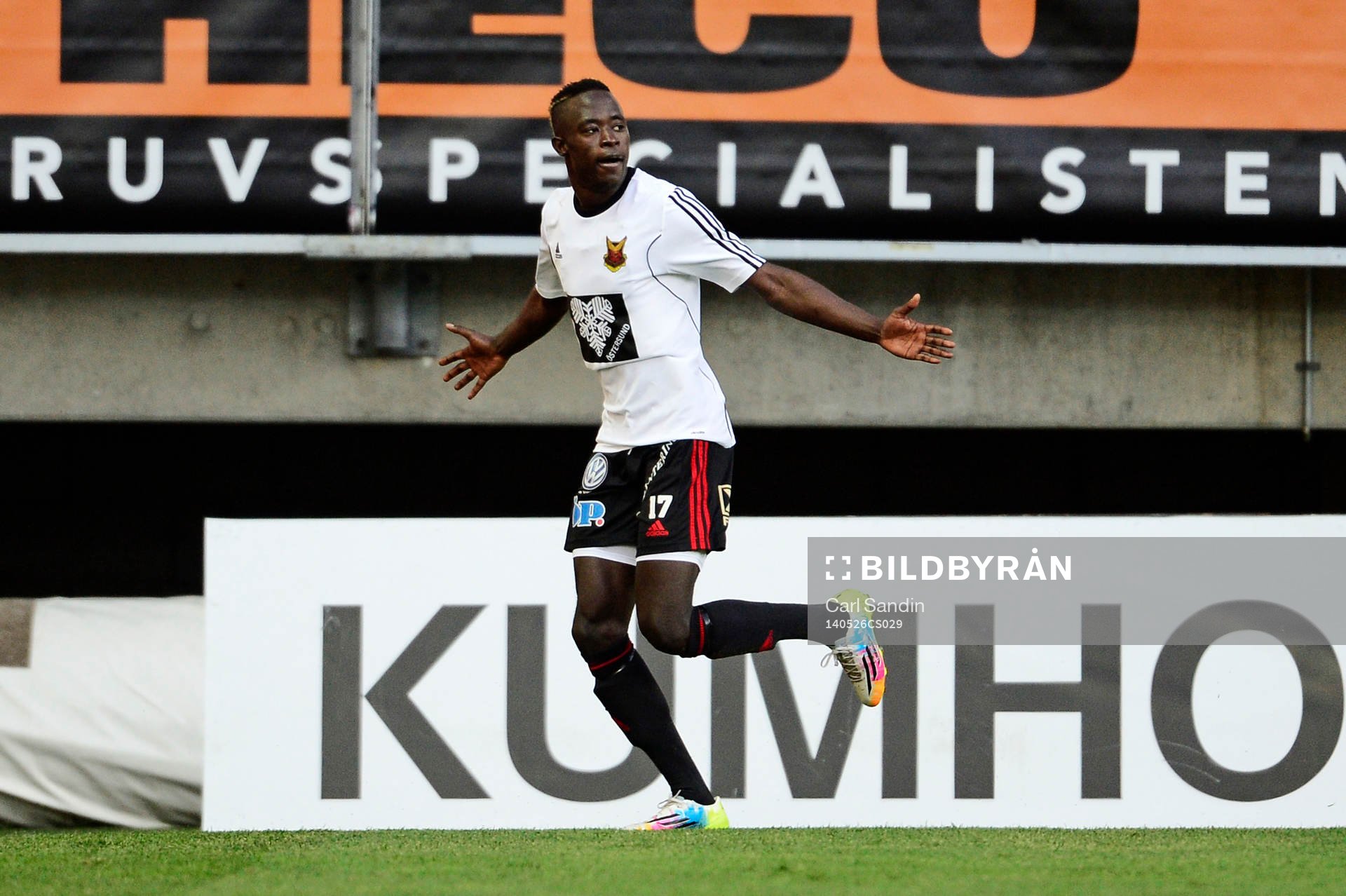 Östersunds Modou Barrow jublar efter 1-1 under fotbollsmatchen i superettan mellan GAIS och Östersund den 26 maj 2014 i Göteborg.