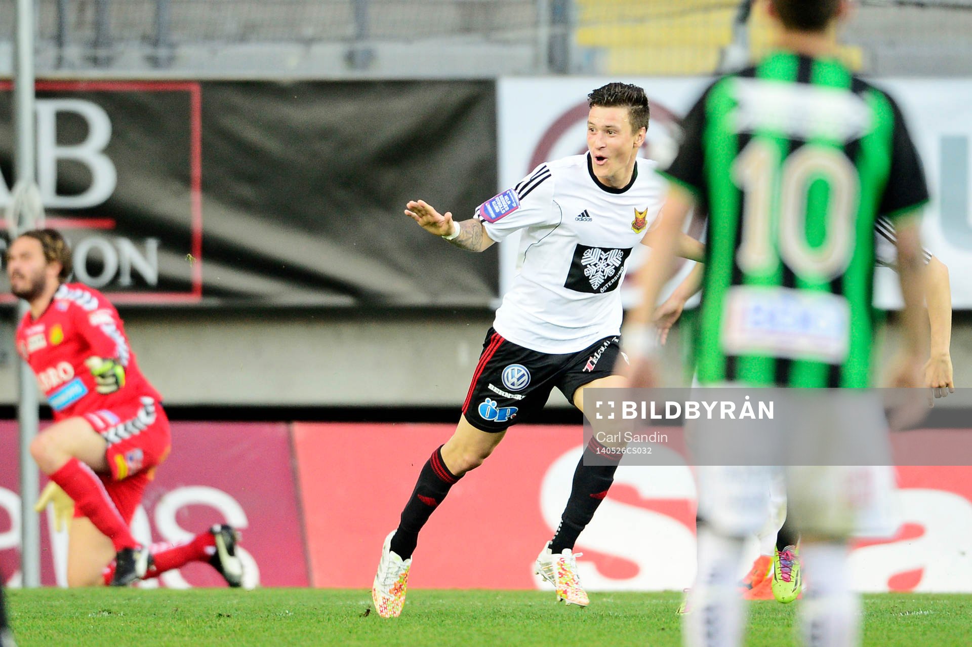 Östersunds Jamie Hopcutt jublar