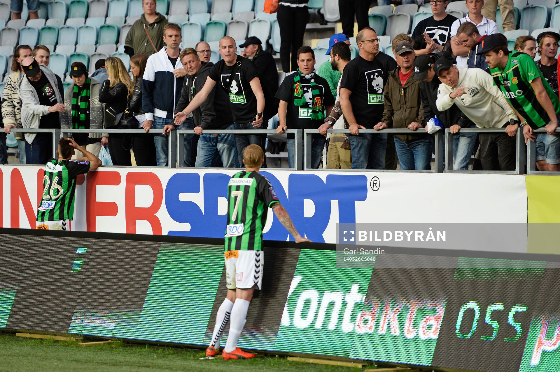 GAIS Malkolm Moenza och Andreas Drugge pratar med fansen