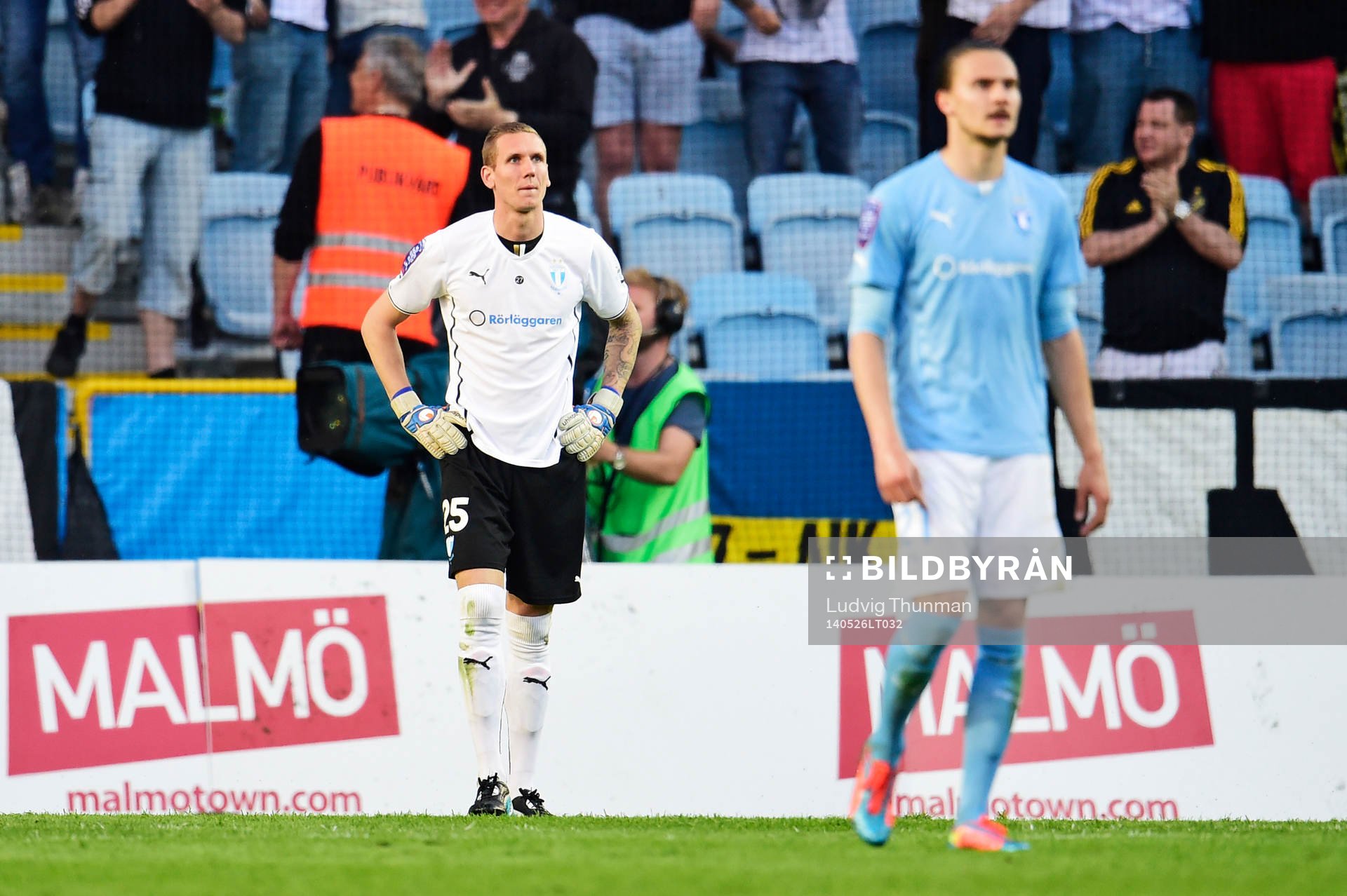 Malmö FFs målvakt Robin Olsen deppar