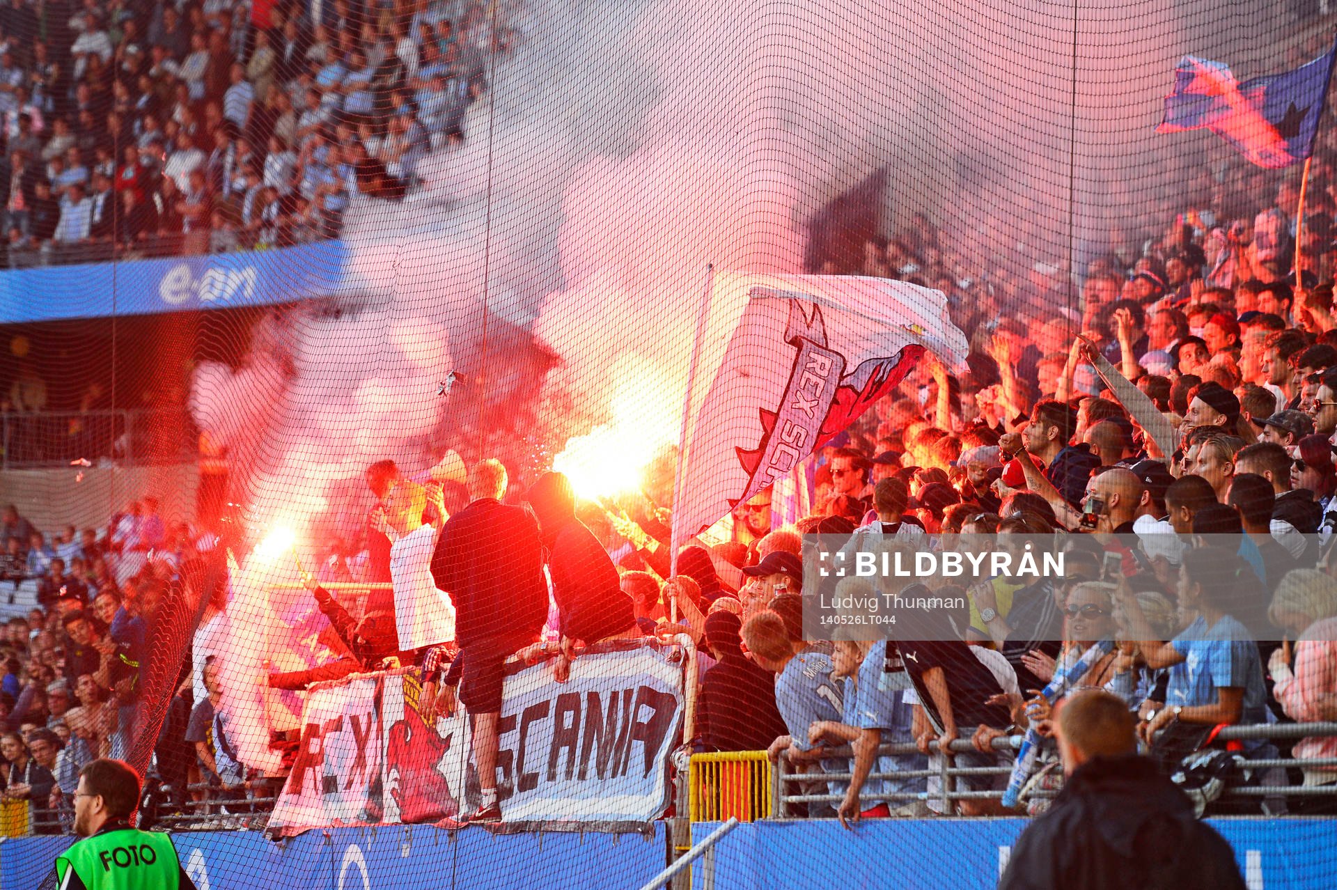 Malmö FFs supporter tände bengaler
