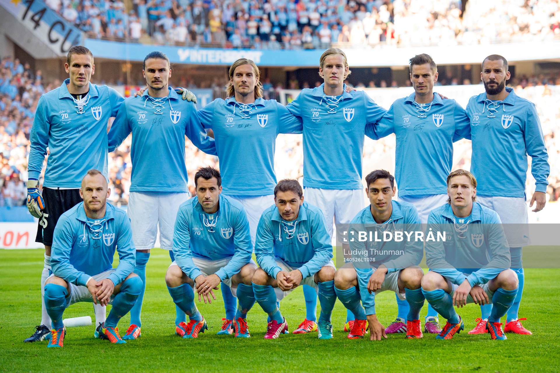 Malmö FF ställer upp för lagbild målvakt Robin Olsen,