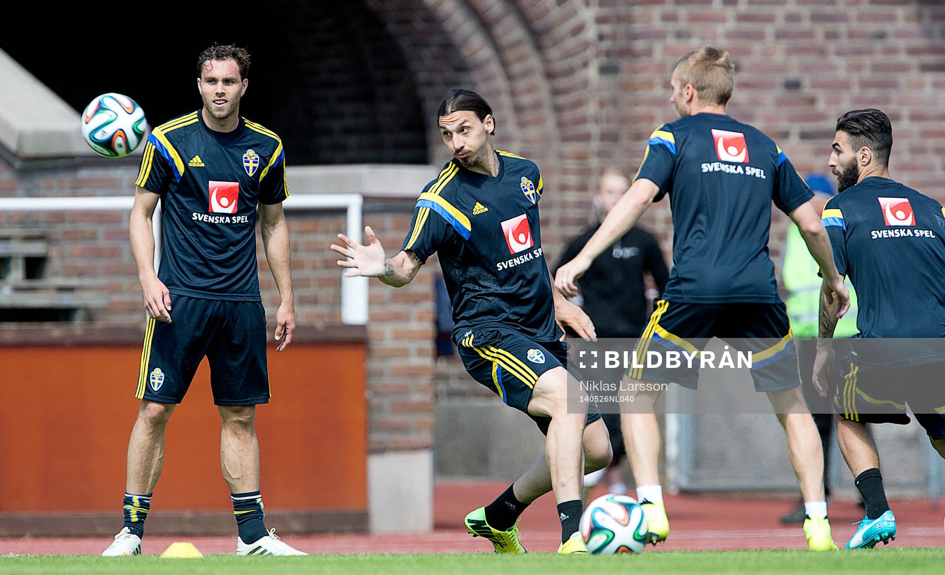 Sveriges Zlatan Ibrahimovic och Johan Elmander