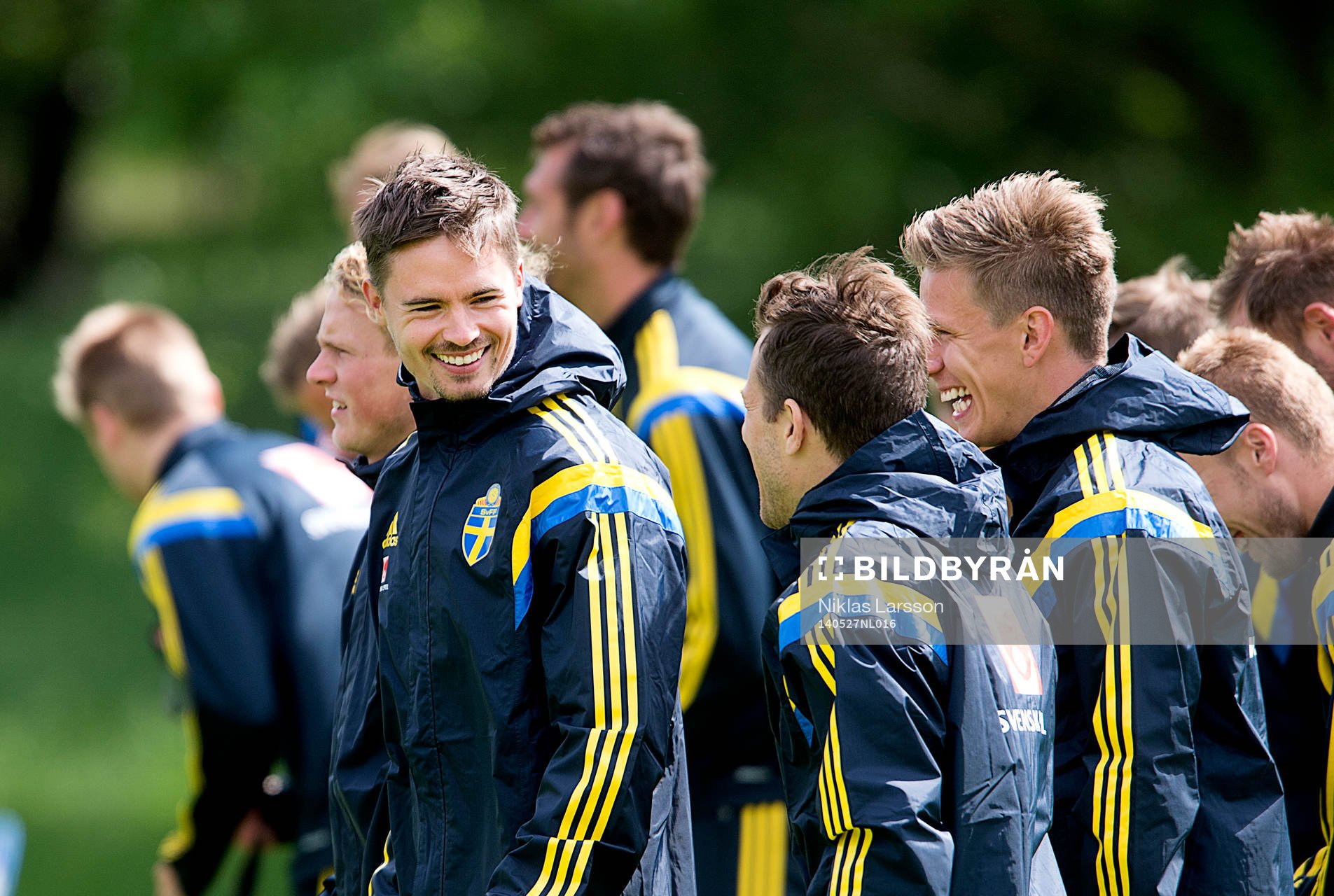 Sveriges Mikael Lustig  under en träning den 27 april 2014 i Stockholm.