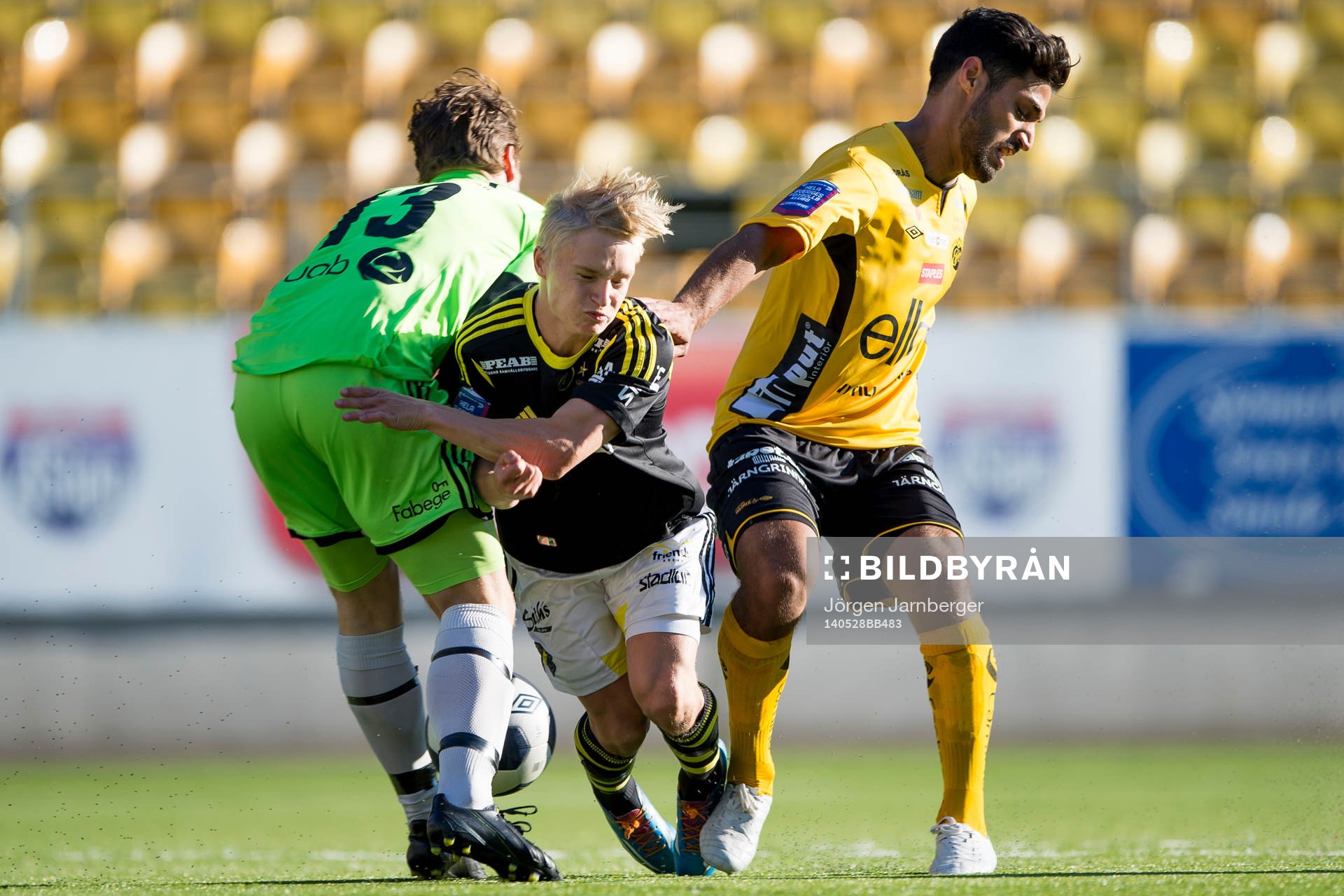 AIKs Elias Löfberg kommer i kläm mellan egen målvakt