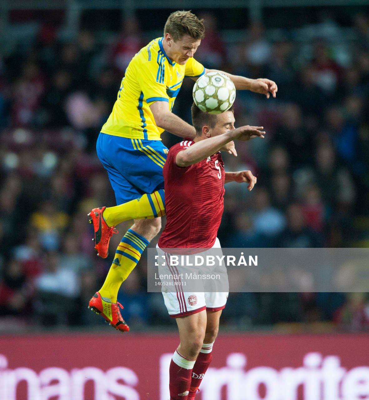 Sveriges Mattias Johansson i landskampen mellan Danmark och