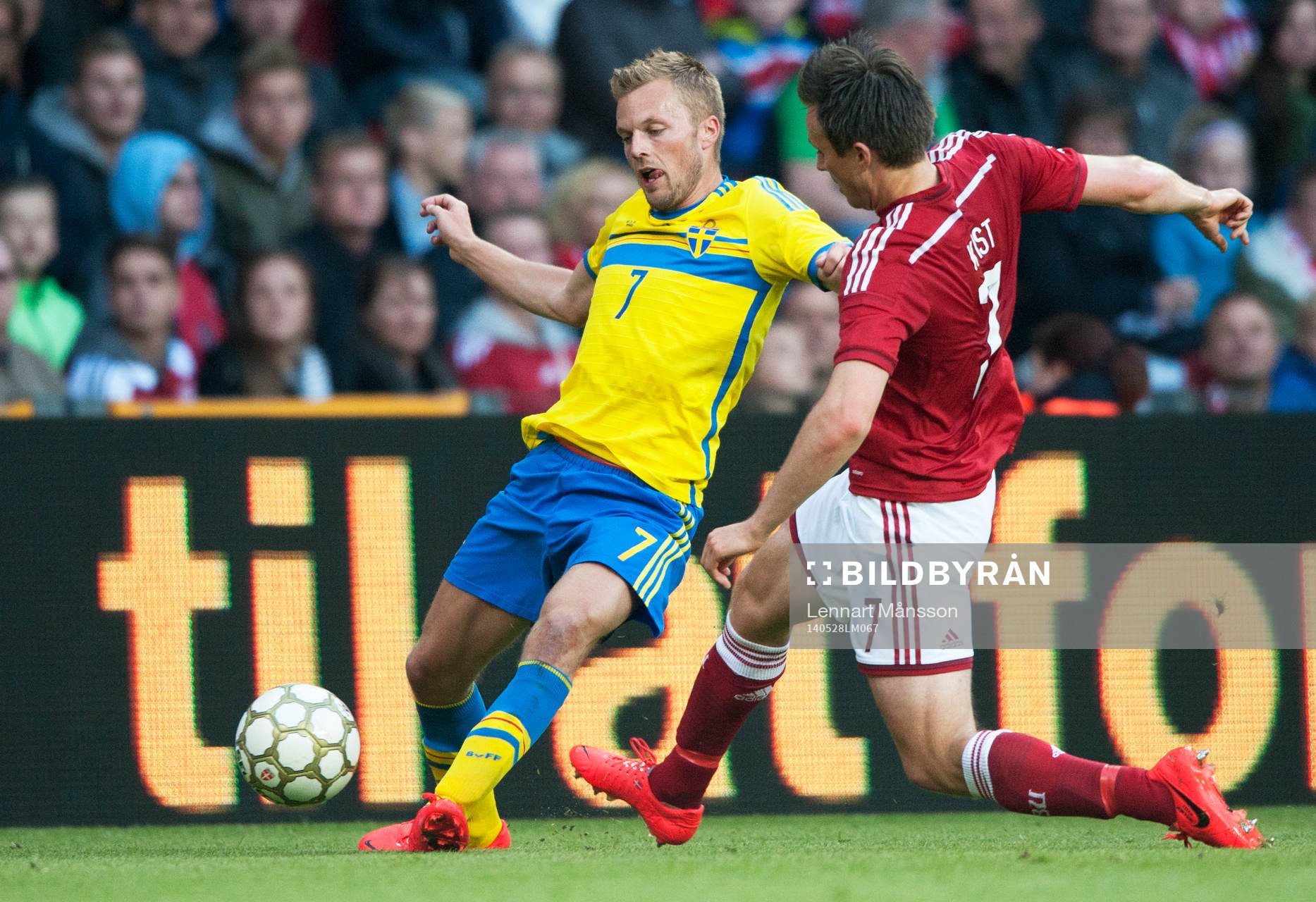 Sveriges Sebastian Larsson  i landskampen mellan Danmark