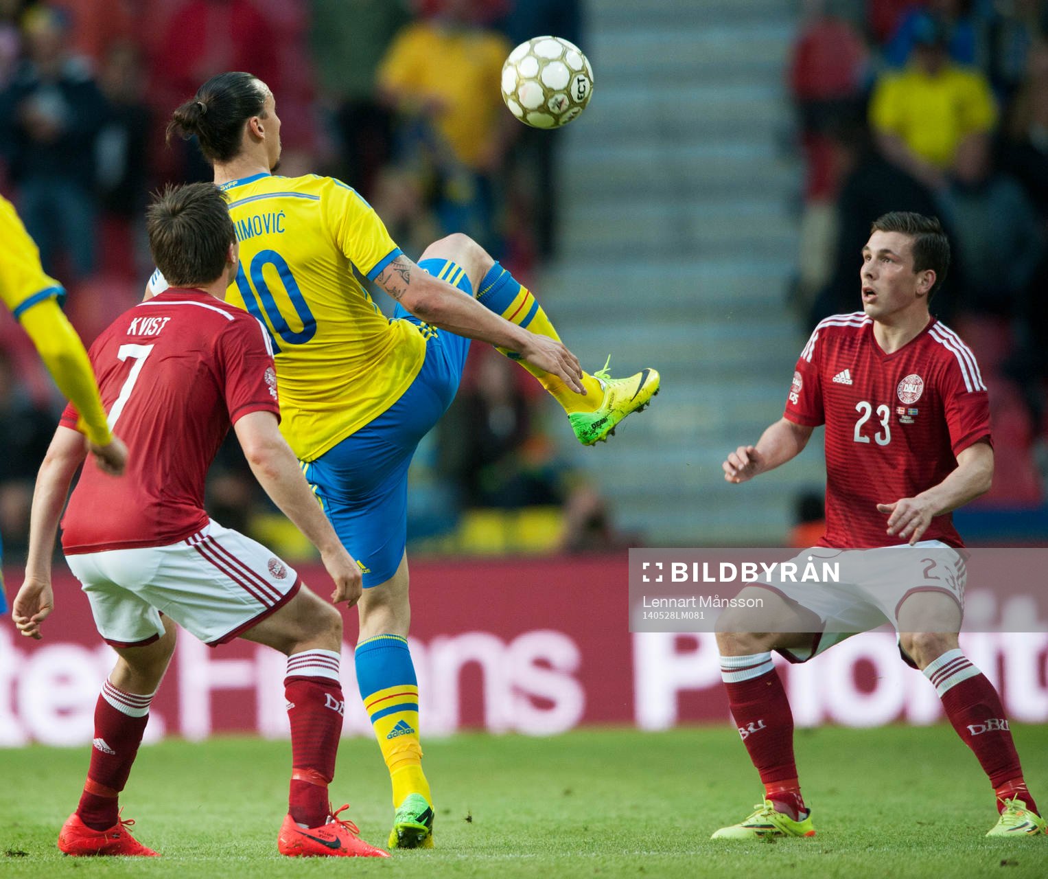 Sveriges Zlatan Ibrahimovic och Danmarks Pierre Emile