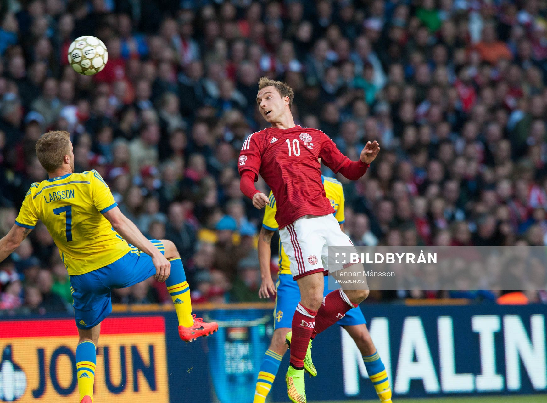 Danmarks Christian Eriksen och Sveriges Sebastian Larsson