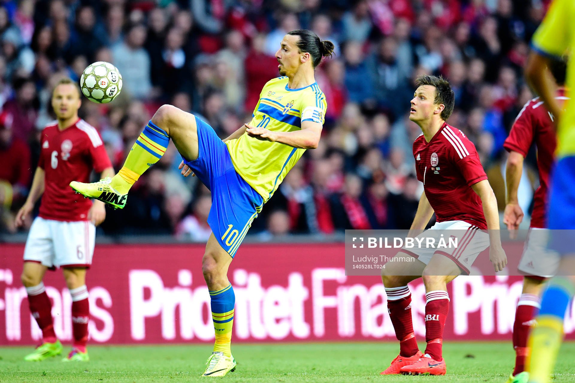 Sveriges Zlatan Ibrahimovic mot Danmarks William K