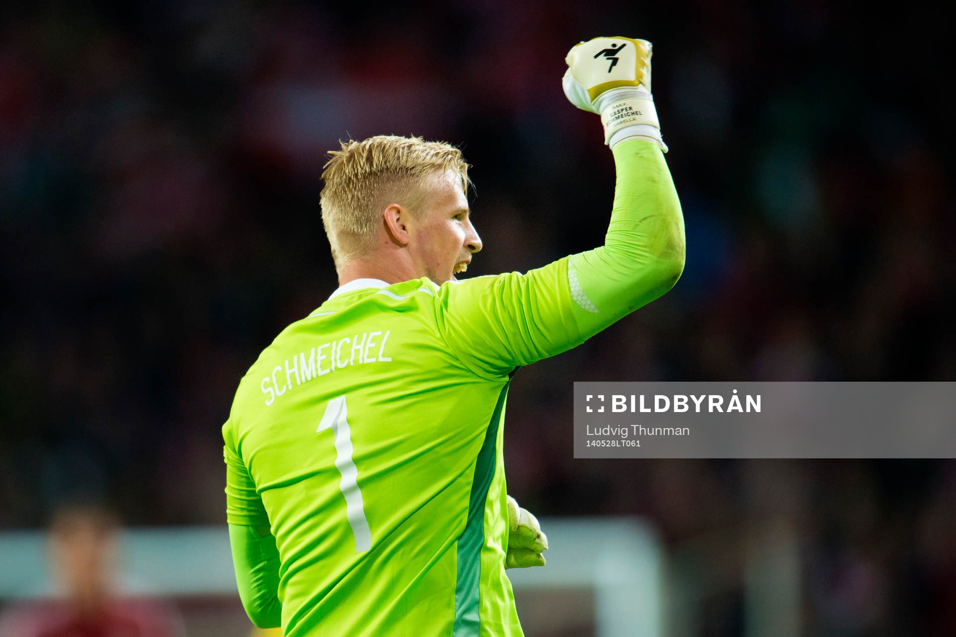 Danmarks målvakt Kasper Schmeichel firar segern