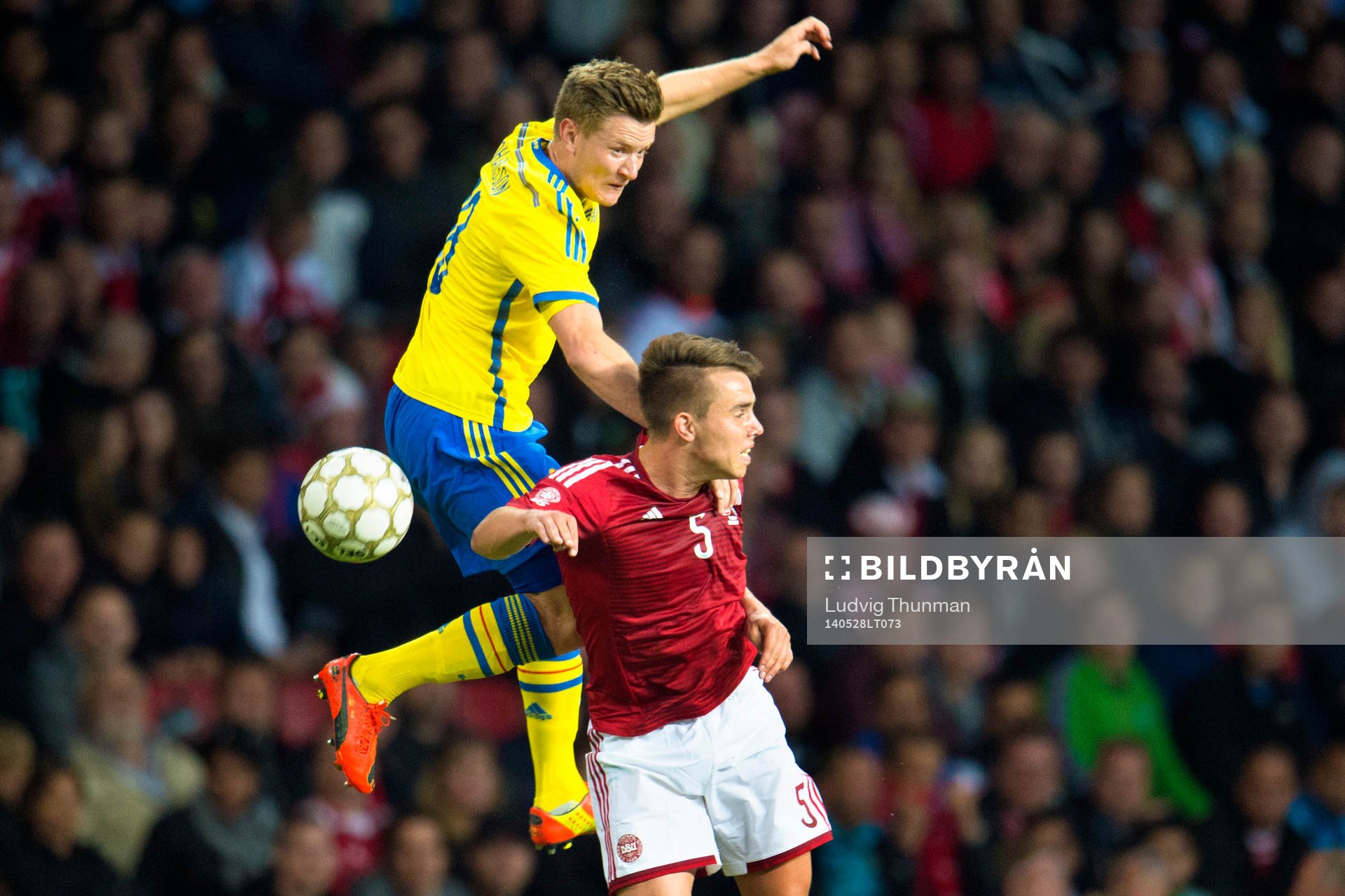 140528 Sveriges Mattias Johansson i nikckduell med Danmarks