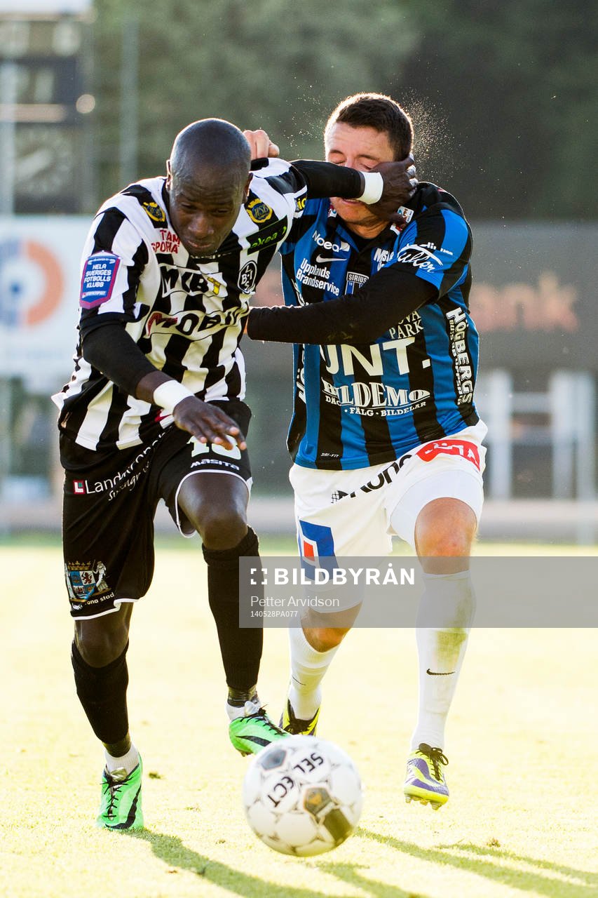Landskronas Cheikh Tidiane Sarr slår till Sirius Kerim Mrabti i ansiktet under fotbollsmatchen i Superettan mellan Landskrona BOIS och Sirius den 28 maj 2014 i Landskrona.
