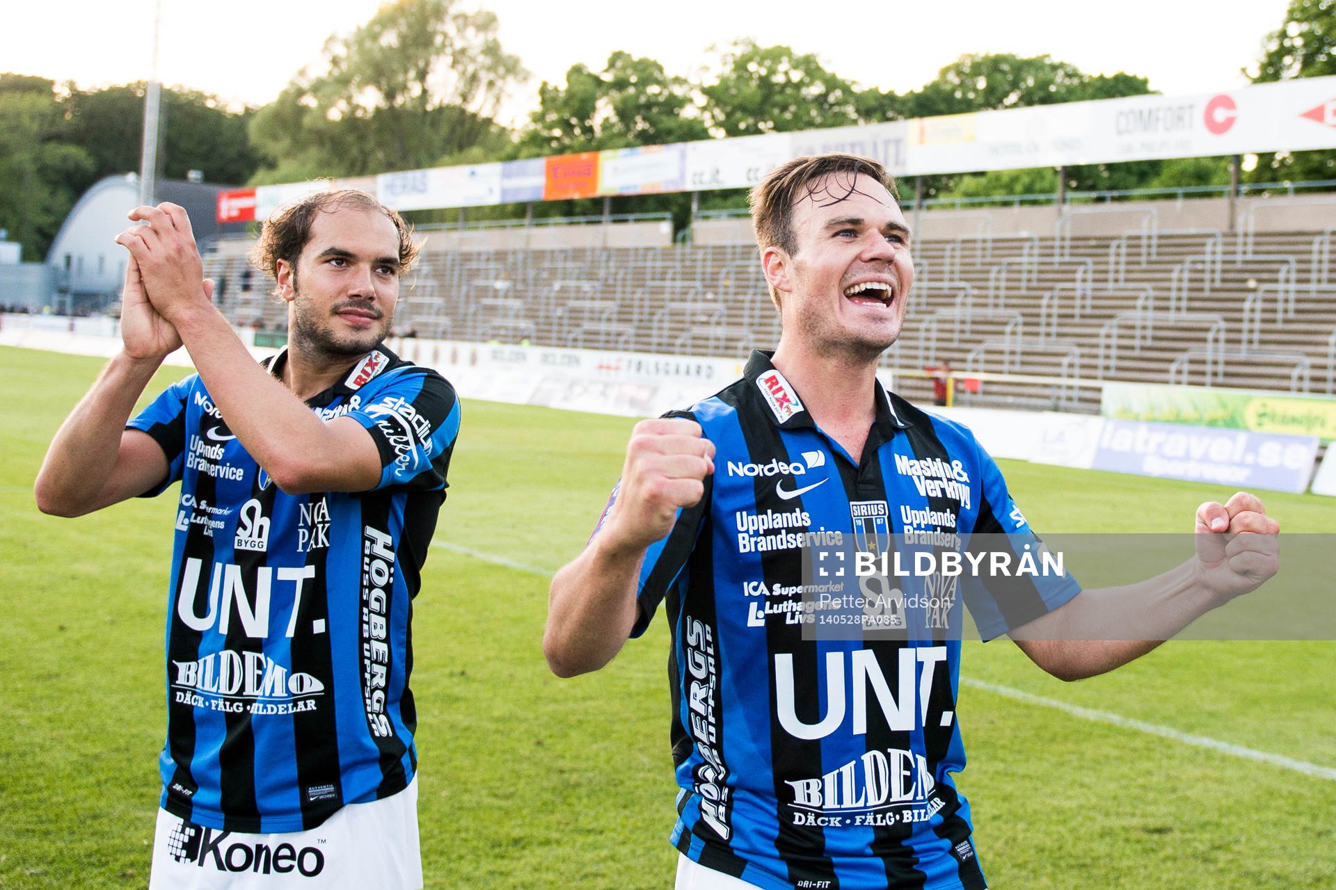 Sirius Karl Larson och Niklas Thor jublar