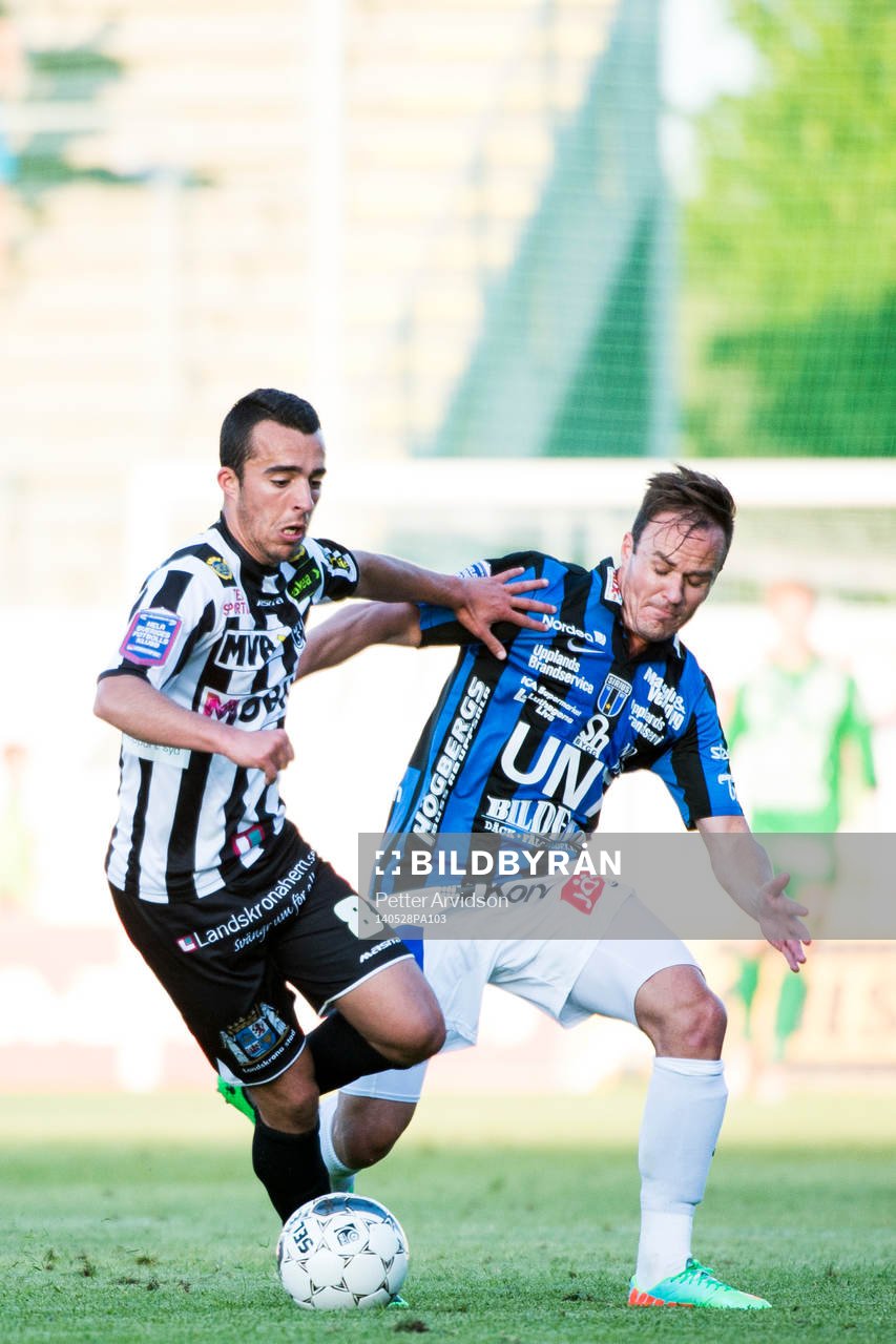 Landskronas Paul Torres i kamp med Sirius Niklas Thor under fotbollsmatchen i Superettan mellan Landskrona BOIS och Sirius den 28 maj 2014 i Landskrona.